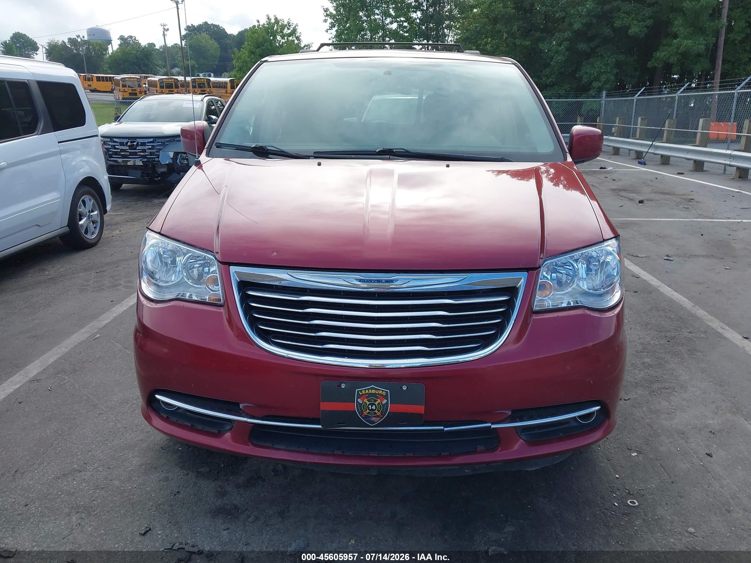 2014 Chrysler Town & Country Touring Burgundy vin: 2C4RC1BG3ER251607