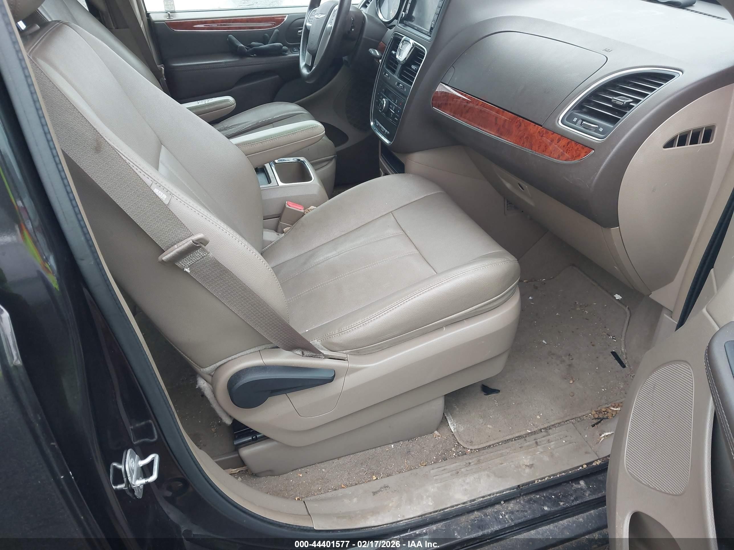 2014 Chrysler Town & Country Touring Dark Brown vin: 2C4RC1BG3ER277222
