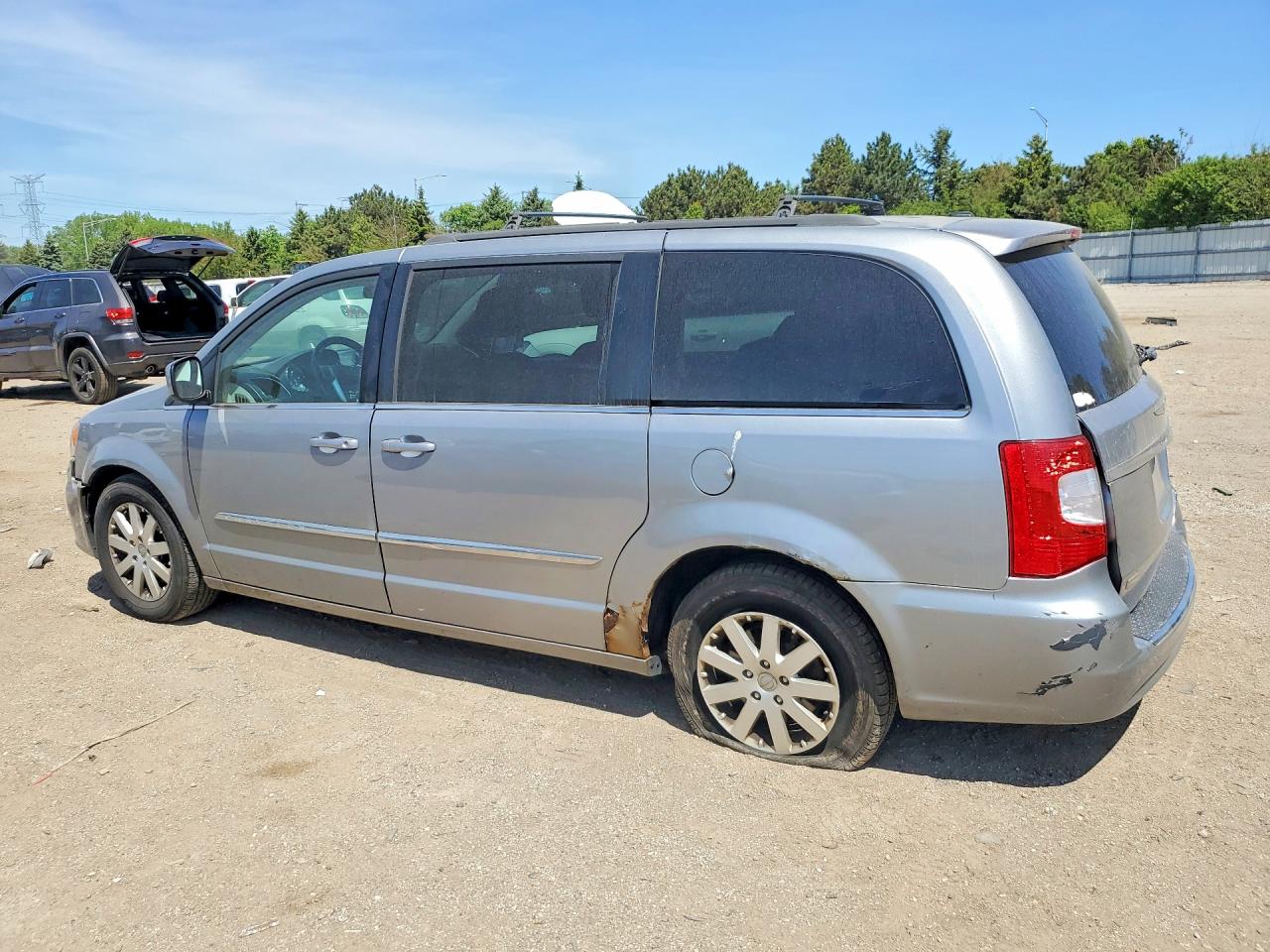 2014 Chrysler Town & Country Touring Silver vin: 2C4RC1BG3ER397666