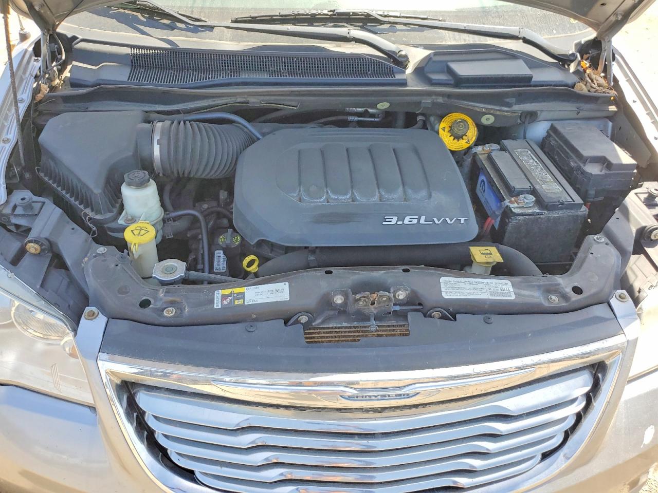 2014 Chrysler Town & Country Touring Silver vin: 2C4RC1BG3ER397666