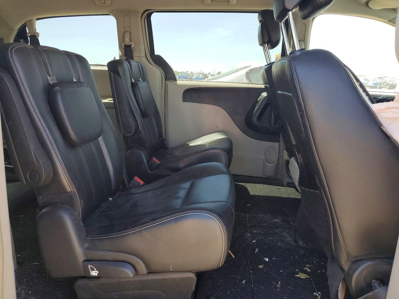 2014 Chrysler Town & Country Touring Silver vin: 2C4RC1BG3ER397666