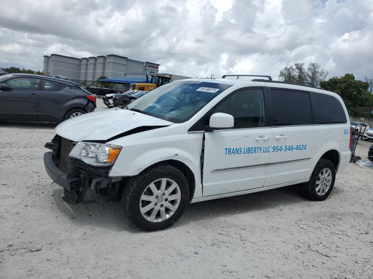 2014 Chrysler Town & Country Touring White vin: 2C4RC1BG3ER436708