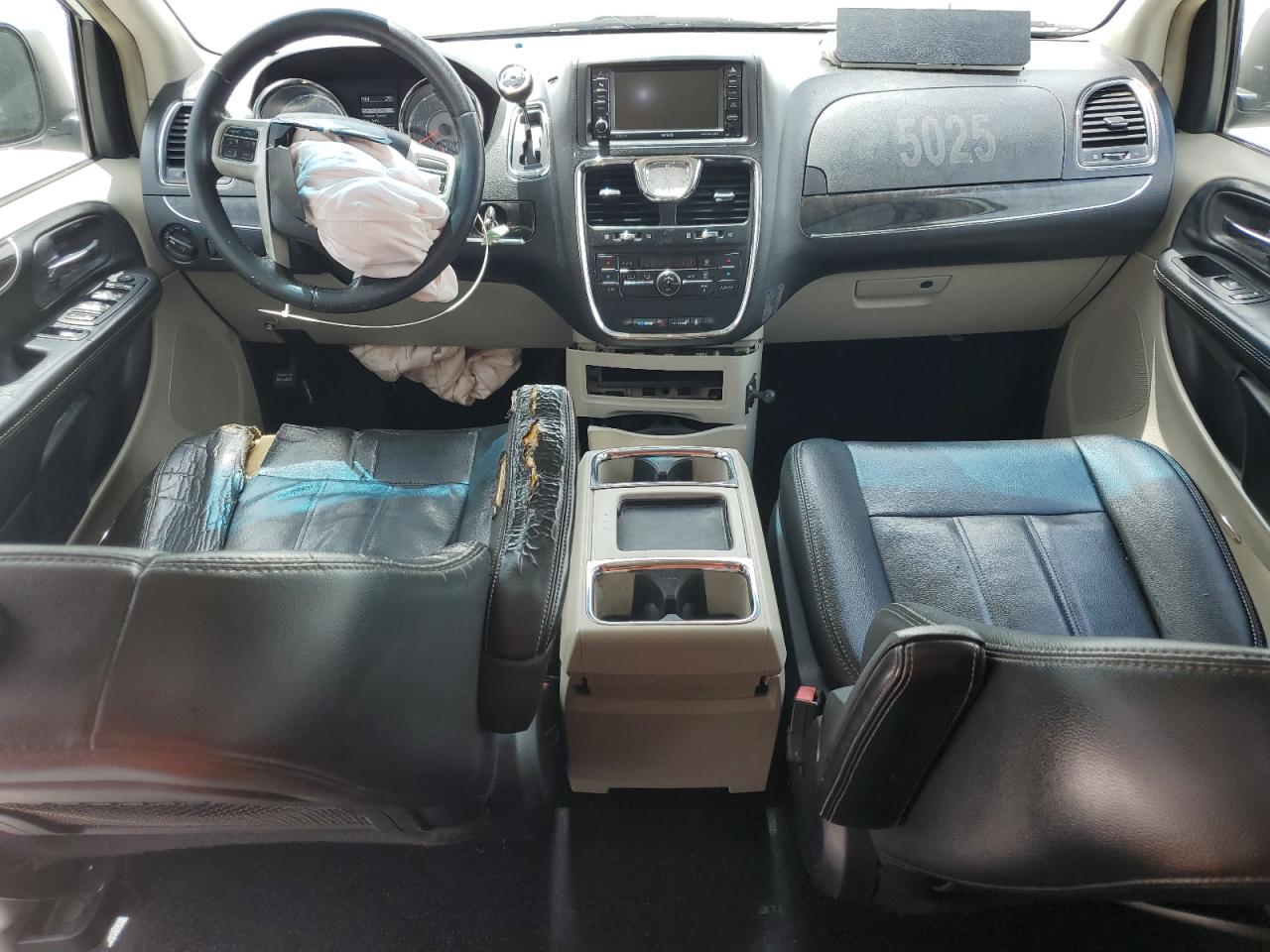 2014 Chrysler Town & Country Touring White vin: 2C4RC1BG3ER436708