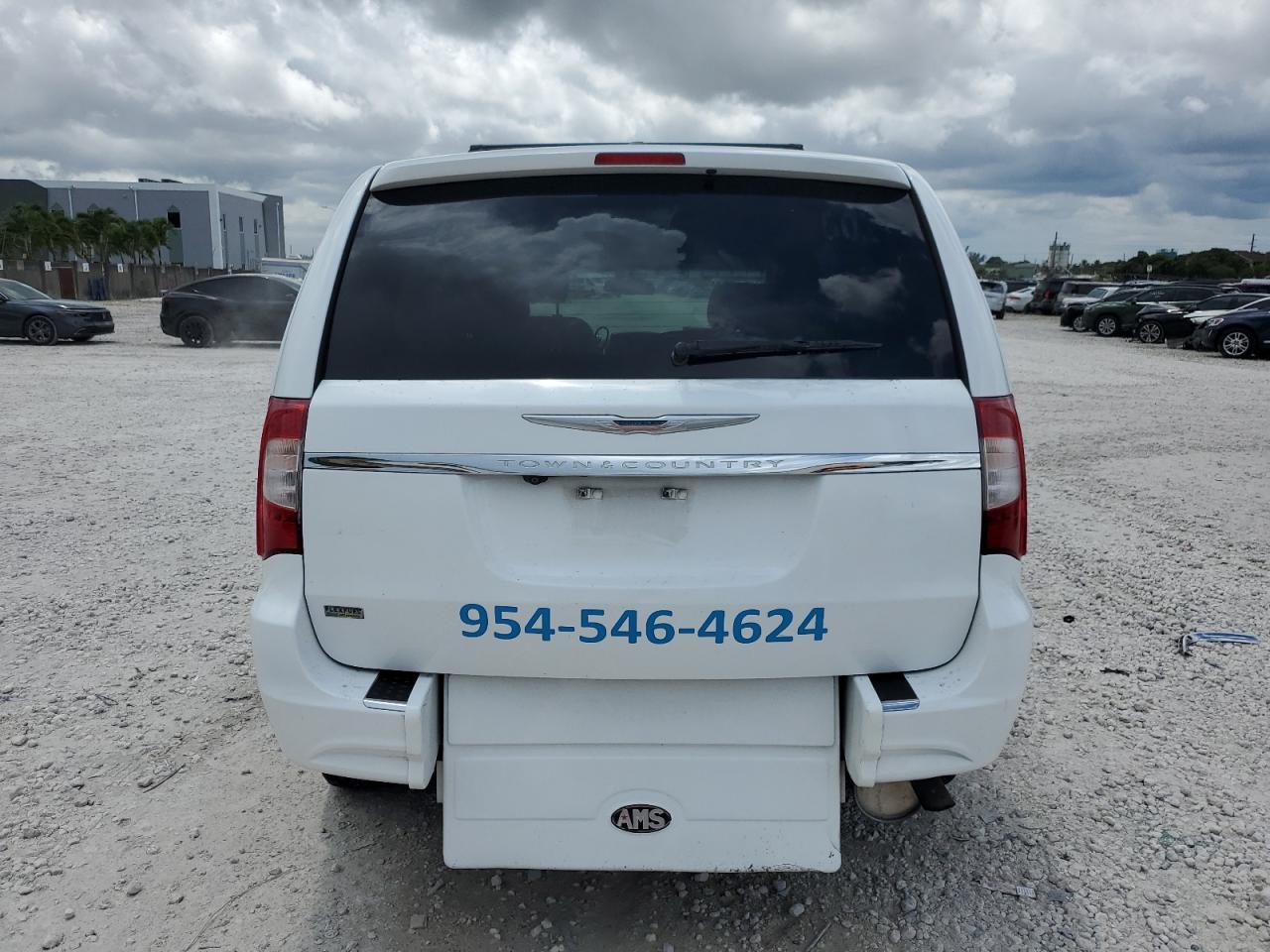 2014 Chrysler Town & Country Touring White vin: 2C4RC1BG3ER436708