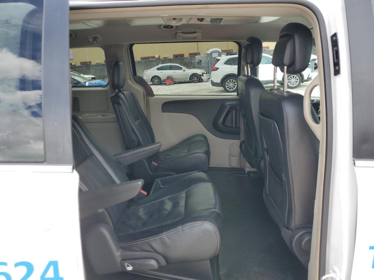 2014 Chrysler Town & Country Touring White vin: 2C4RC1BG3ER436708