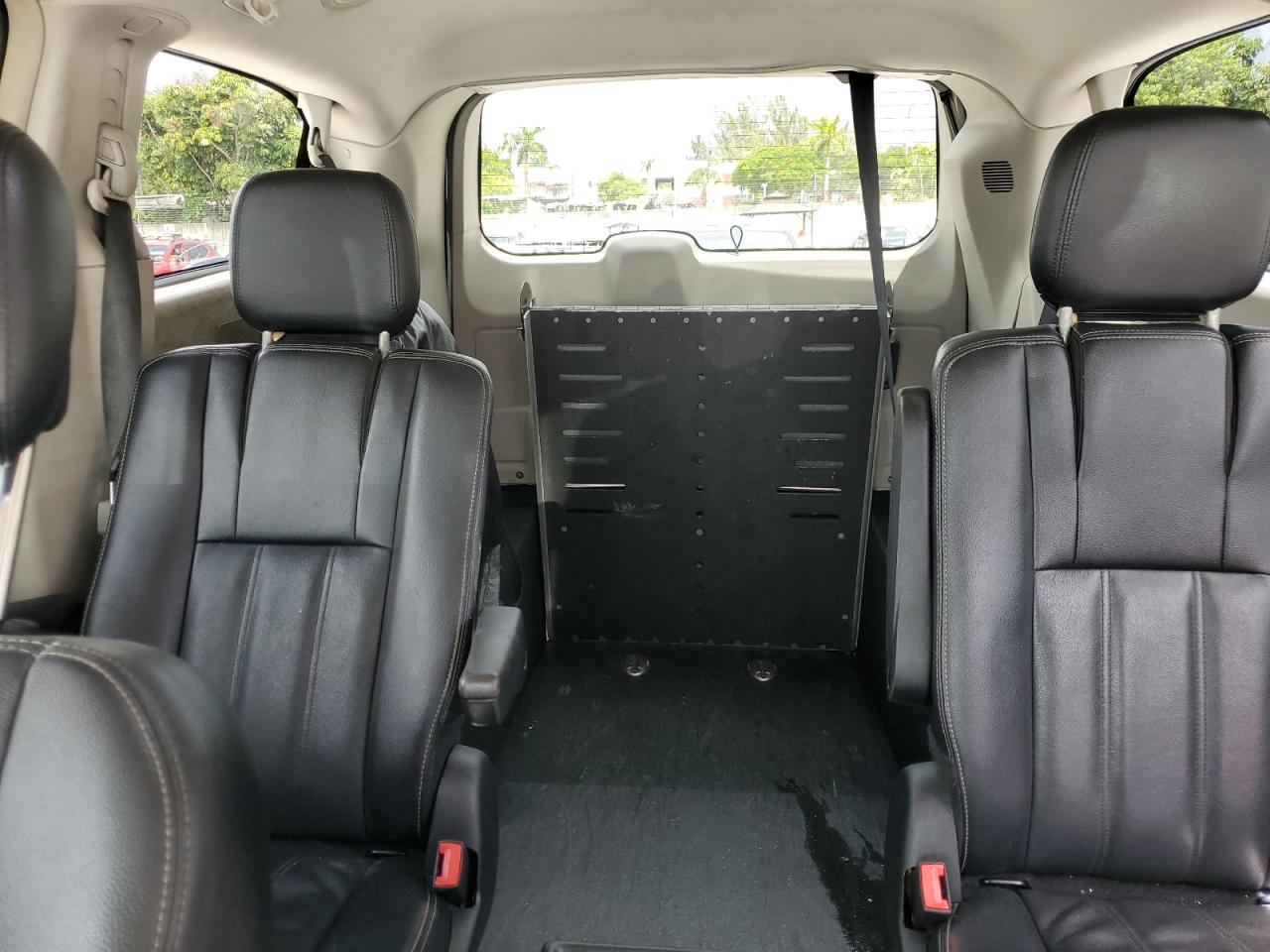 2014 Chrysler Town & Country Touring White vin: 2C4RC1BG3ER436708