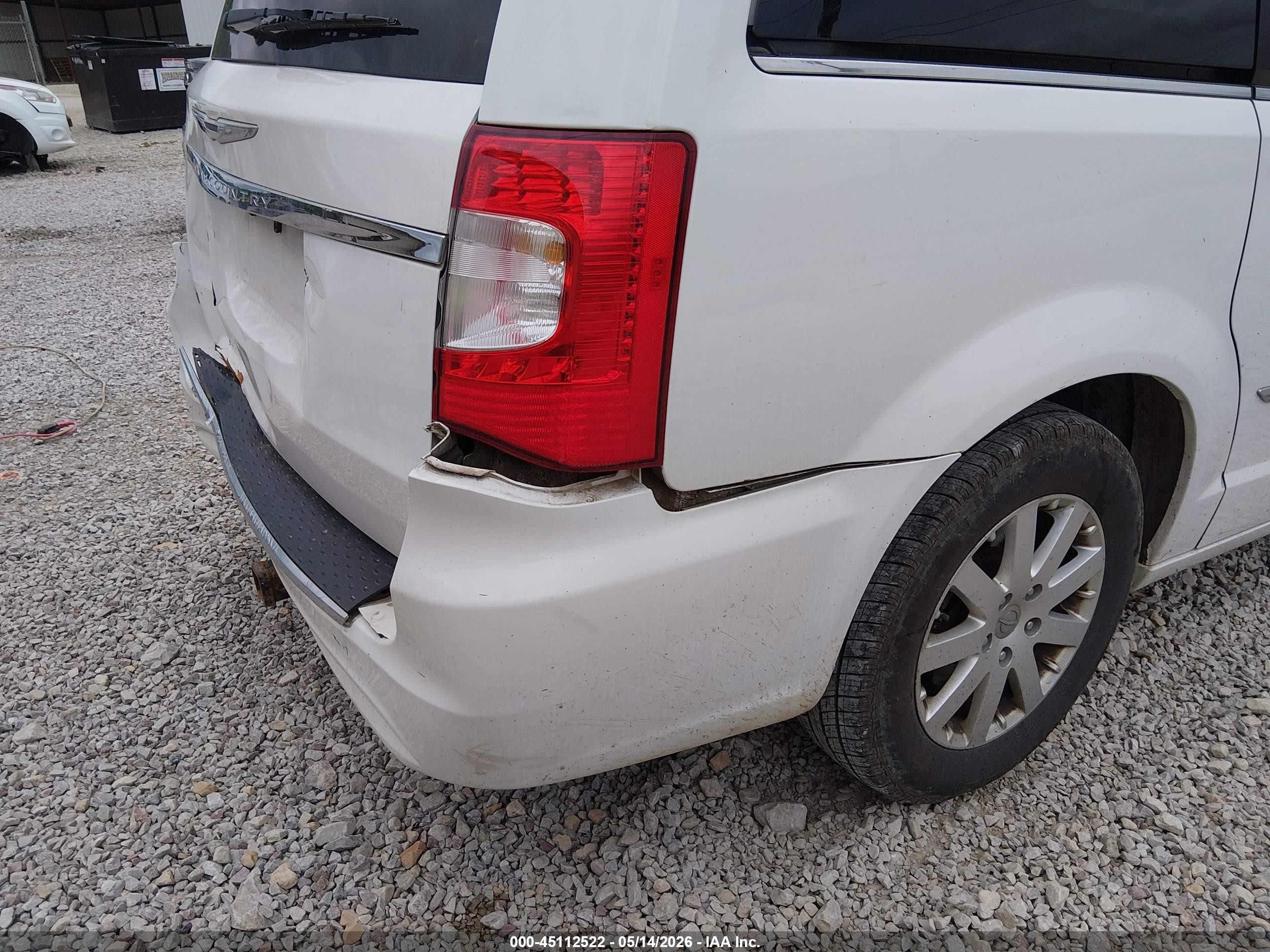 2014 Chrysler Town & Country Touring White vin: 2C4RC1BG3ER438300