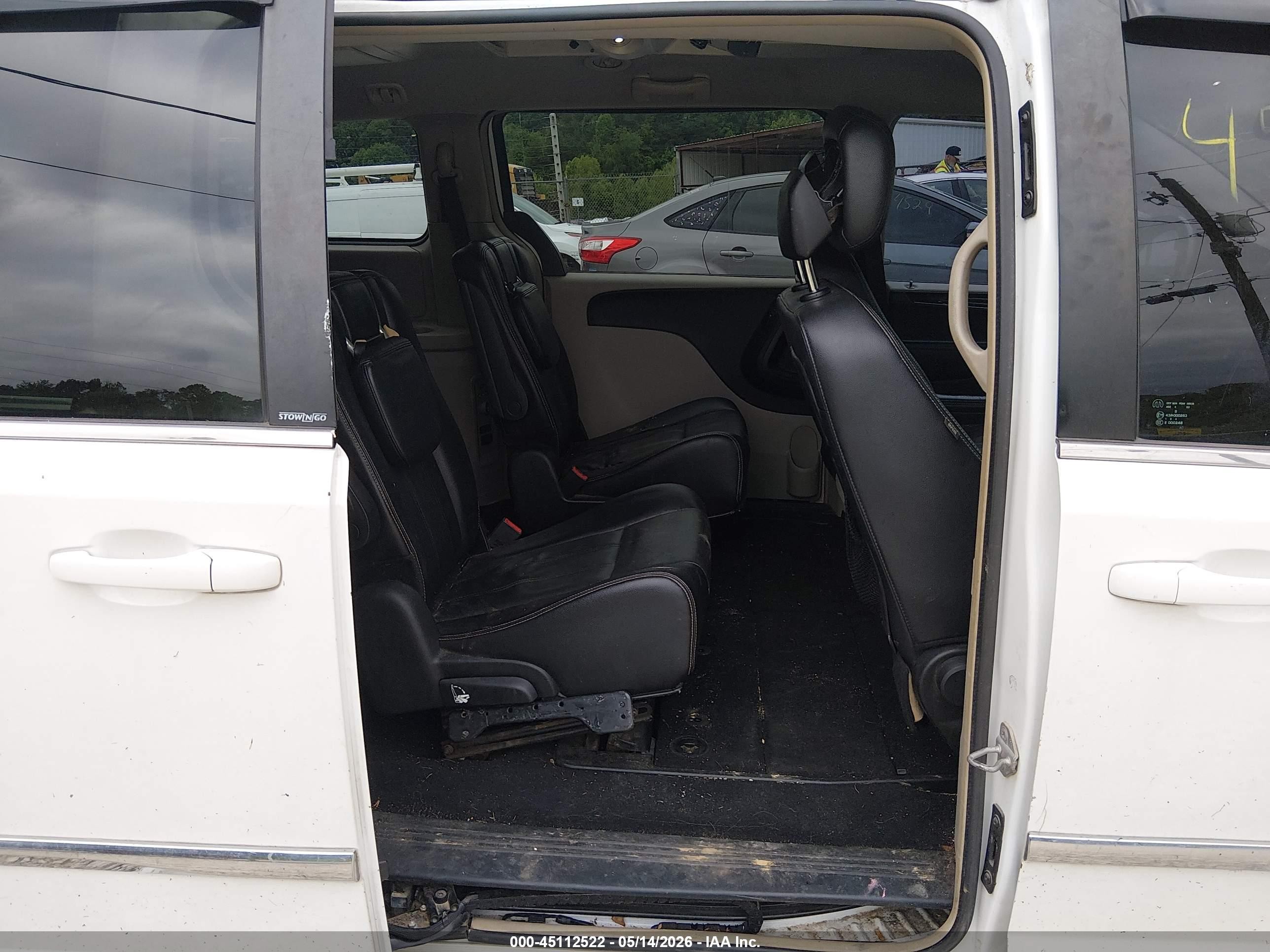2014 Chrysler Town & Country Touring White vin: 2C4RC1BG3ER438300