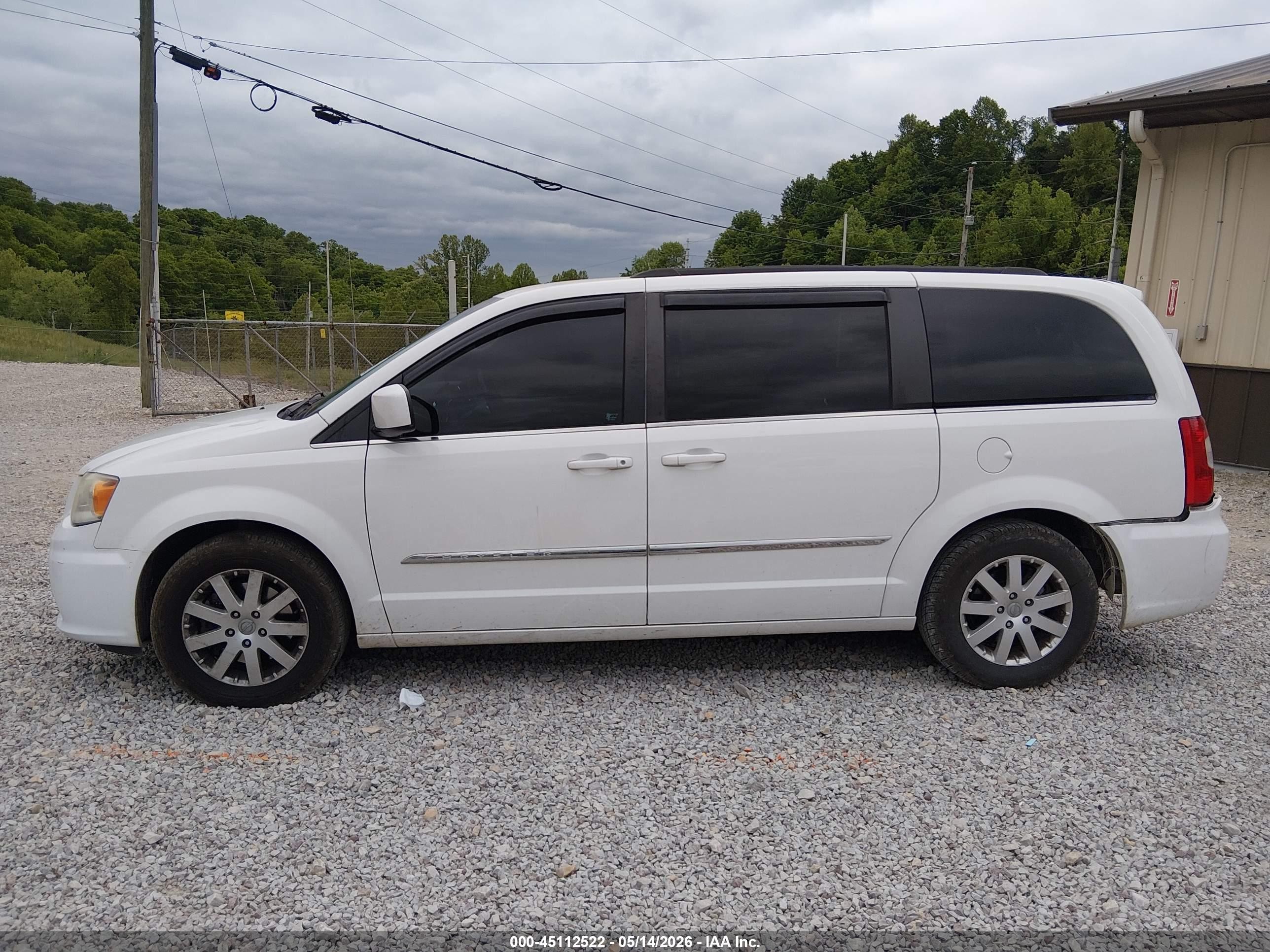 2014 Chrysler Town & Country Touring White vin: 2C4RC1BG3ER438300