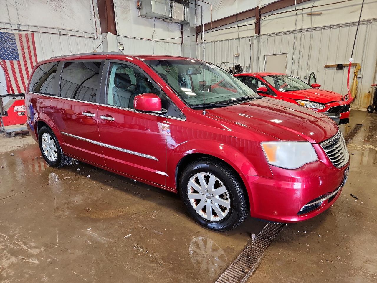 2014 Chrysler Town & Country Touring Red vin: 2C4RC1BG3ER467067