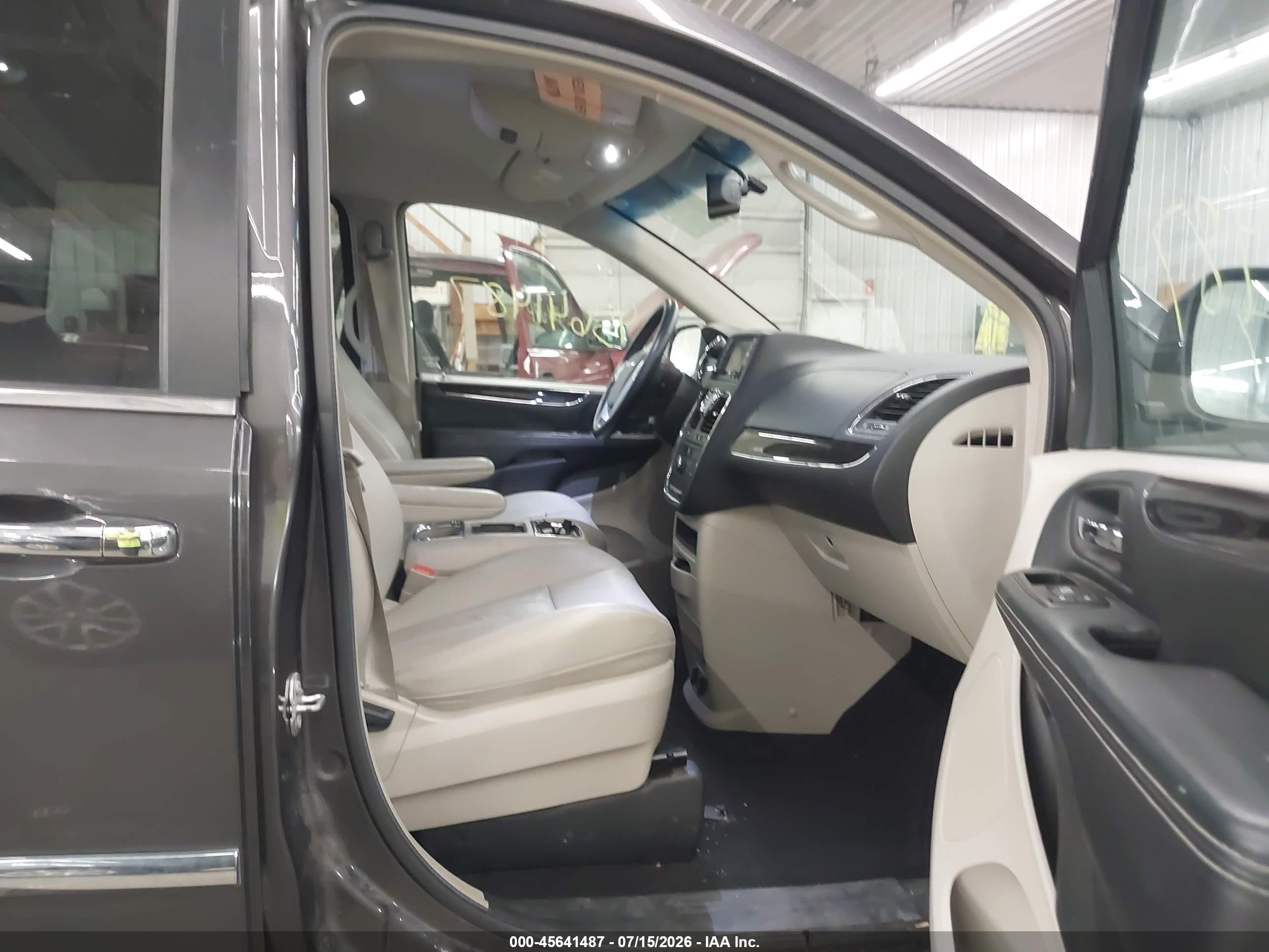 2015 Chrysler Town & Country Touring Gray vin: 2C4RC1BG3FR505835
