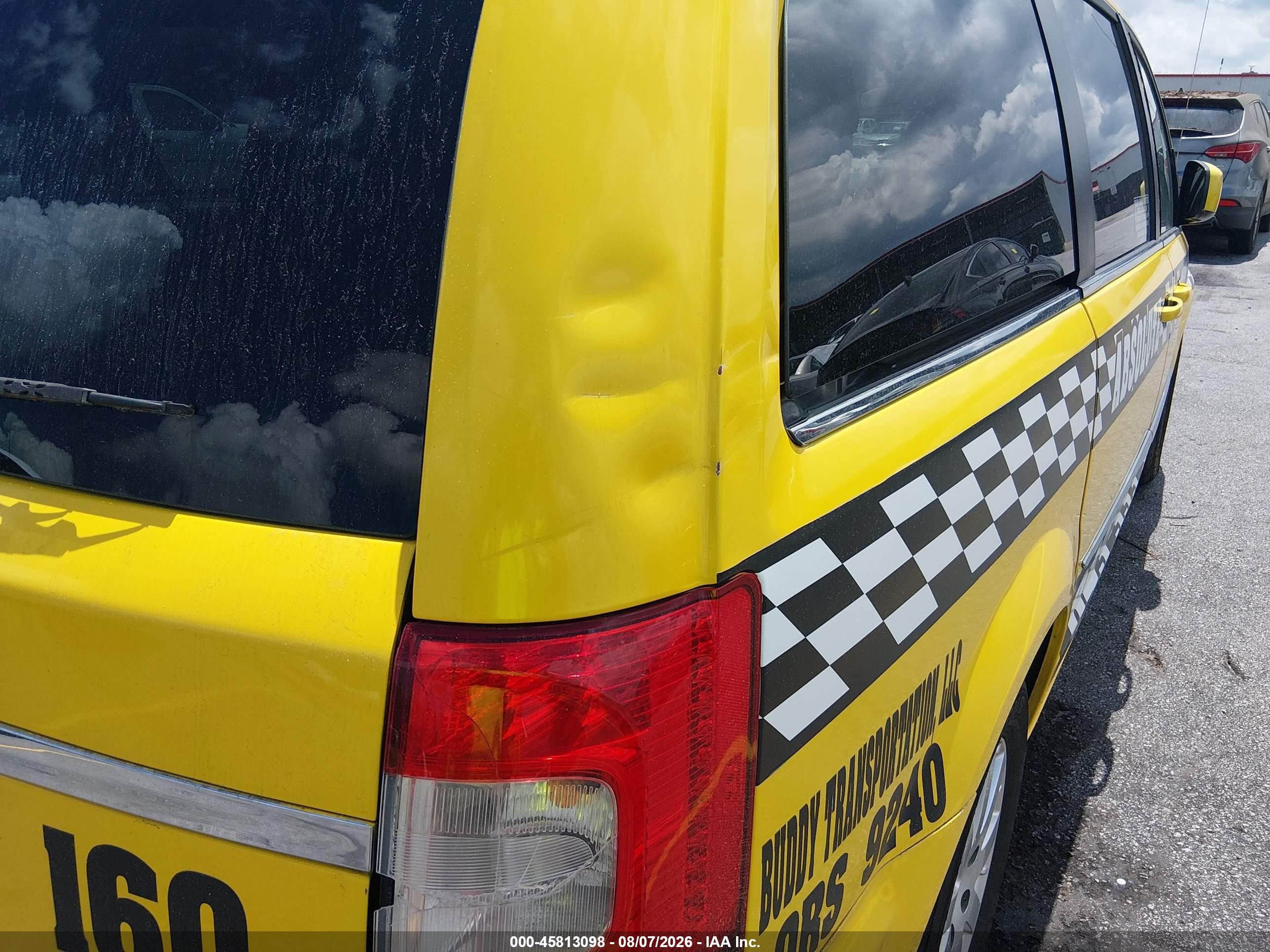 2015 Chrysler Town & Country Touring Yellow vin: 2C4RC1BG3FR552198