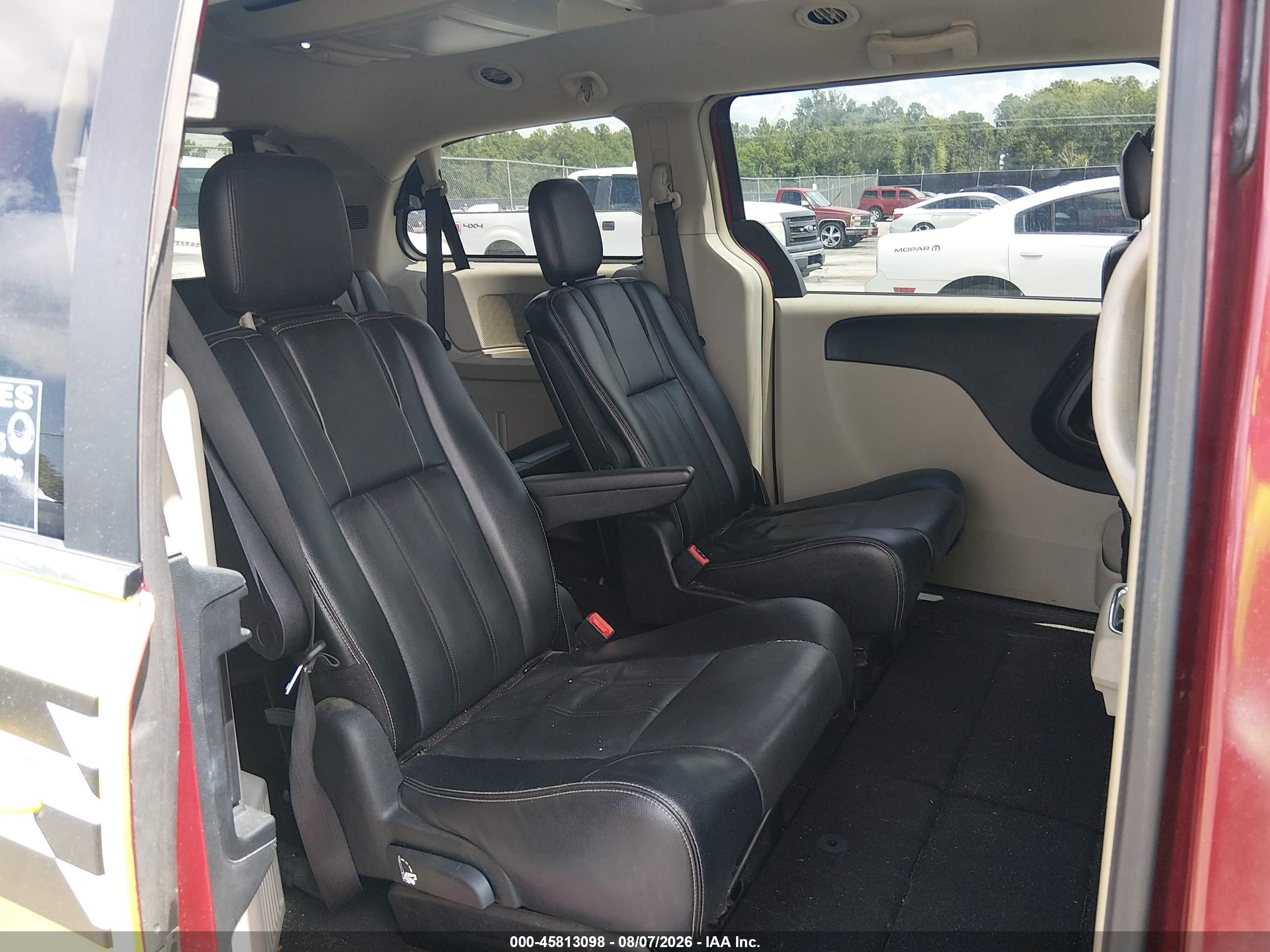 2015 Chrysler Town & Country Touring Yellow vin: 2C4RC1BG3FR552198