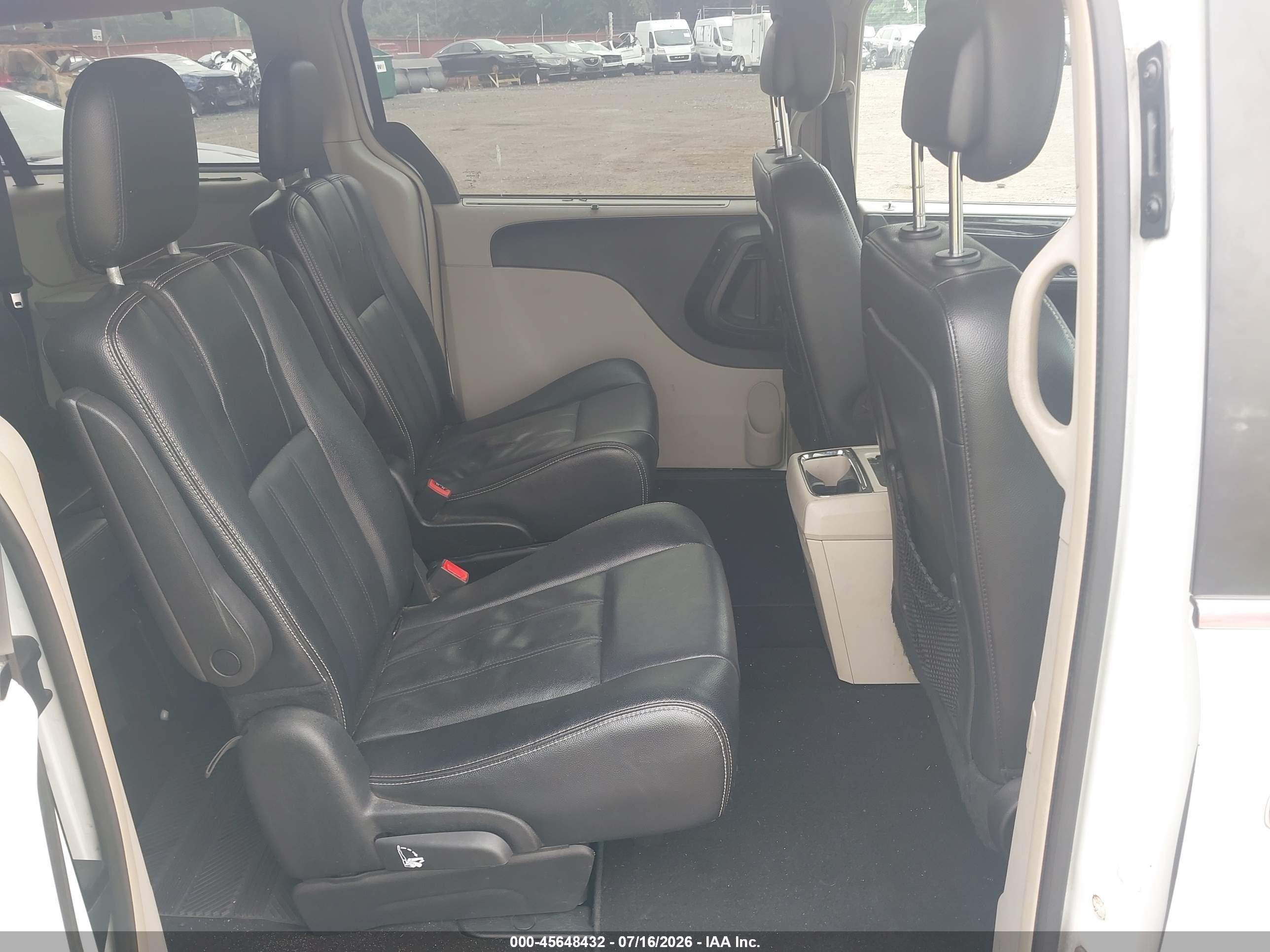 2015 Chrysler Town & Country Touring Белый vin: 2C4RC1BG3FR554436