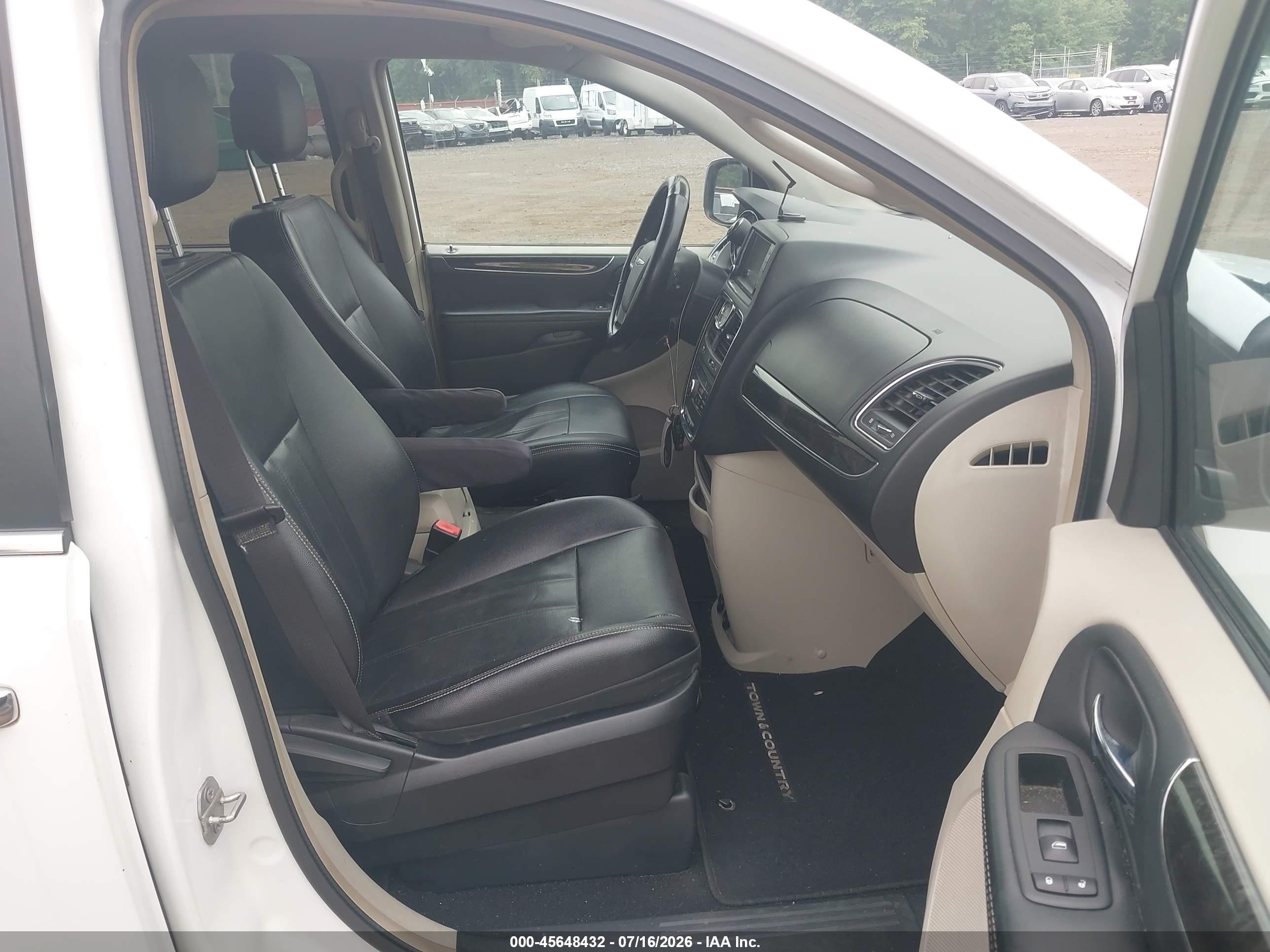 2015 Chrysler Town & Country Touring Белый vin: 2C4RC1BG3FR554436