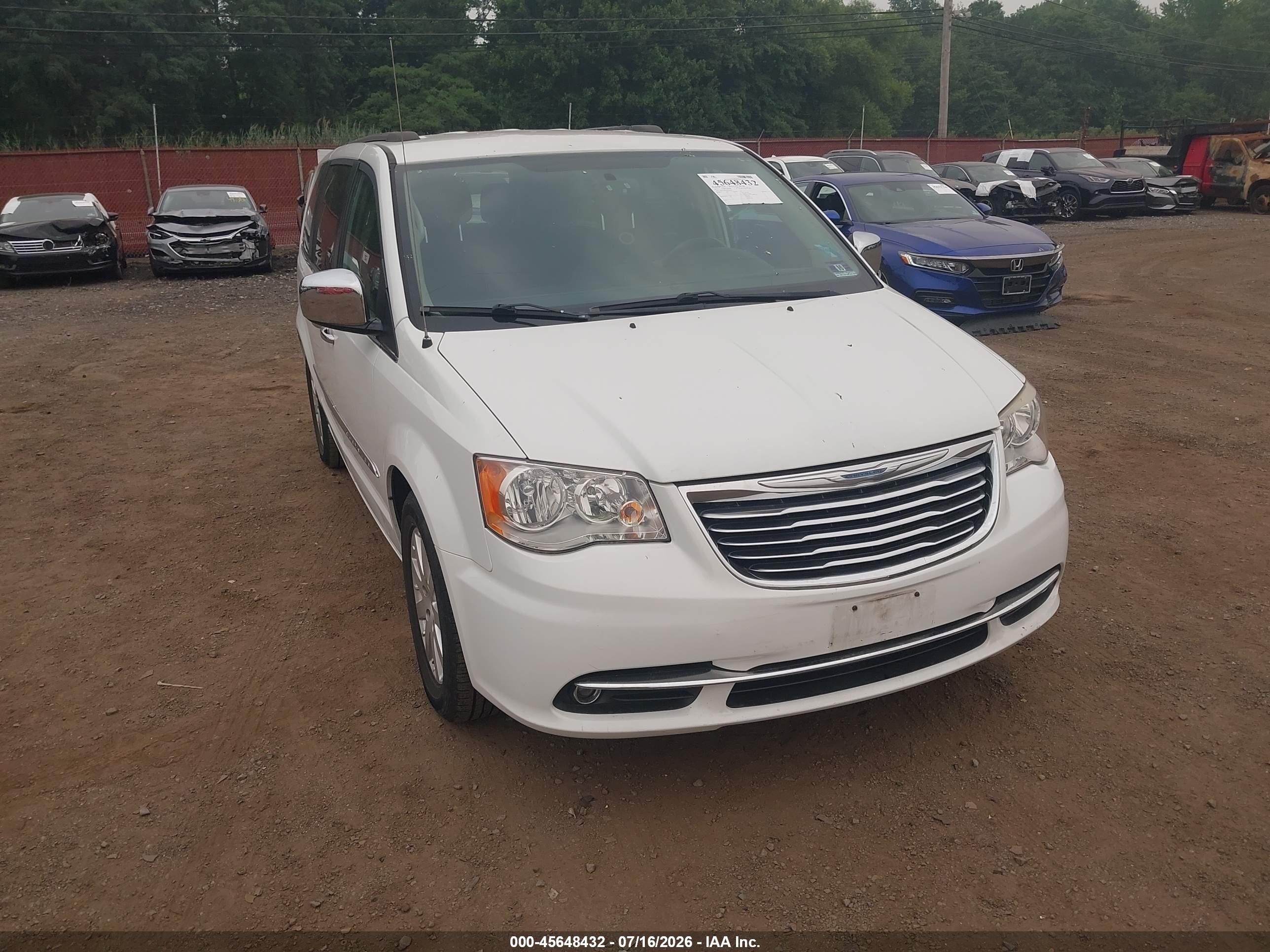 2015 Chrysler Town & Country Touring Белый vin: 2C4RC1BG3FR554436