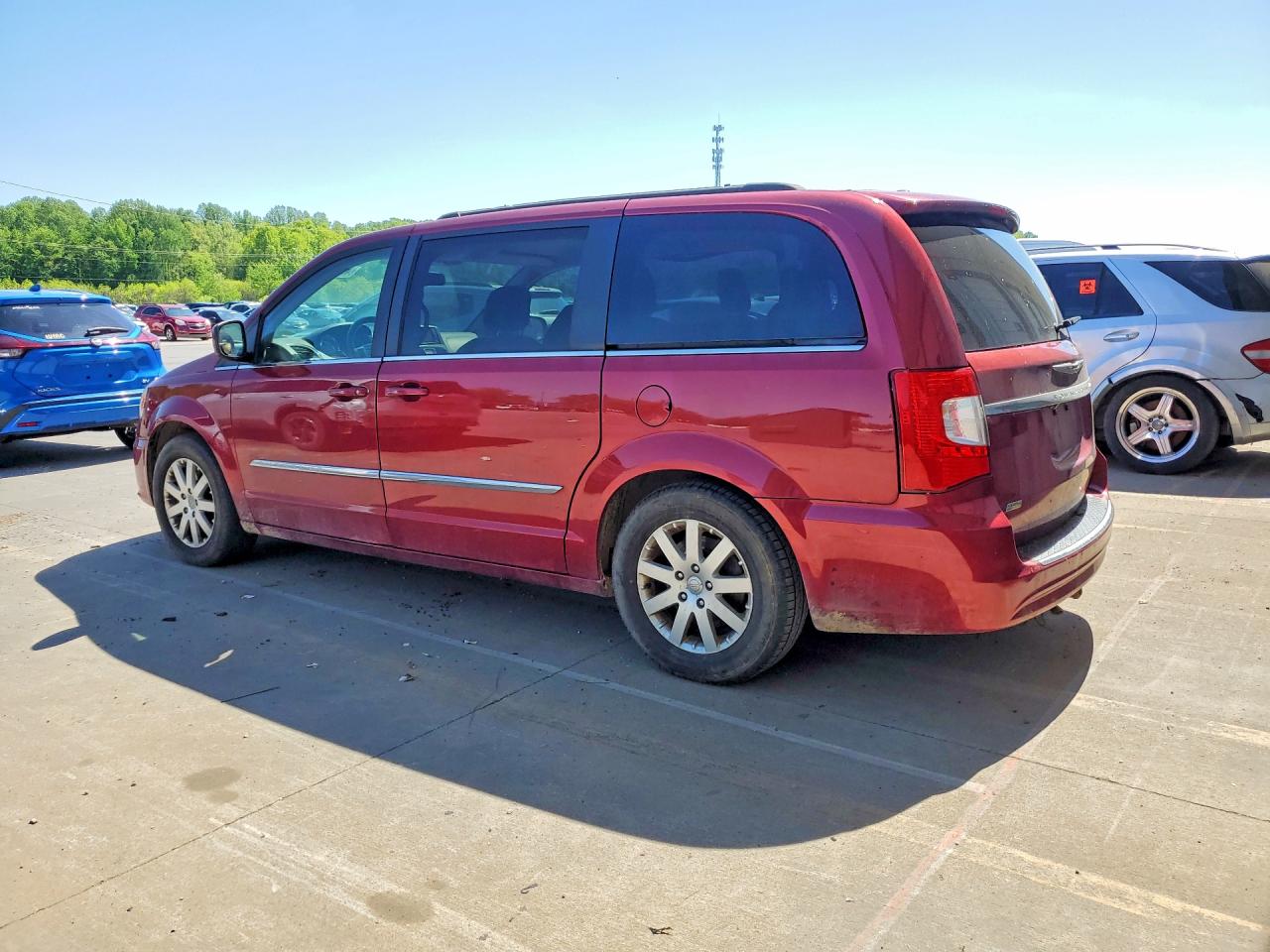 2015 Chrysler Town & Country Touri Красный vin: 2C4RC1BG3FR561581