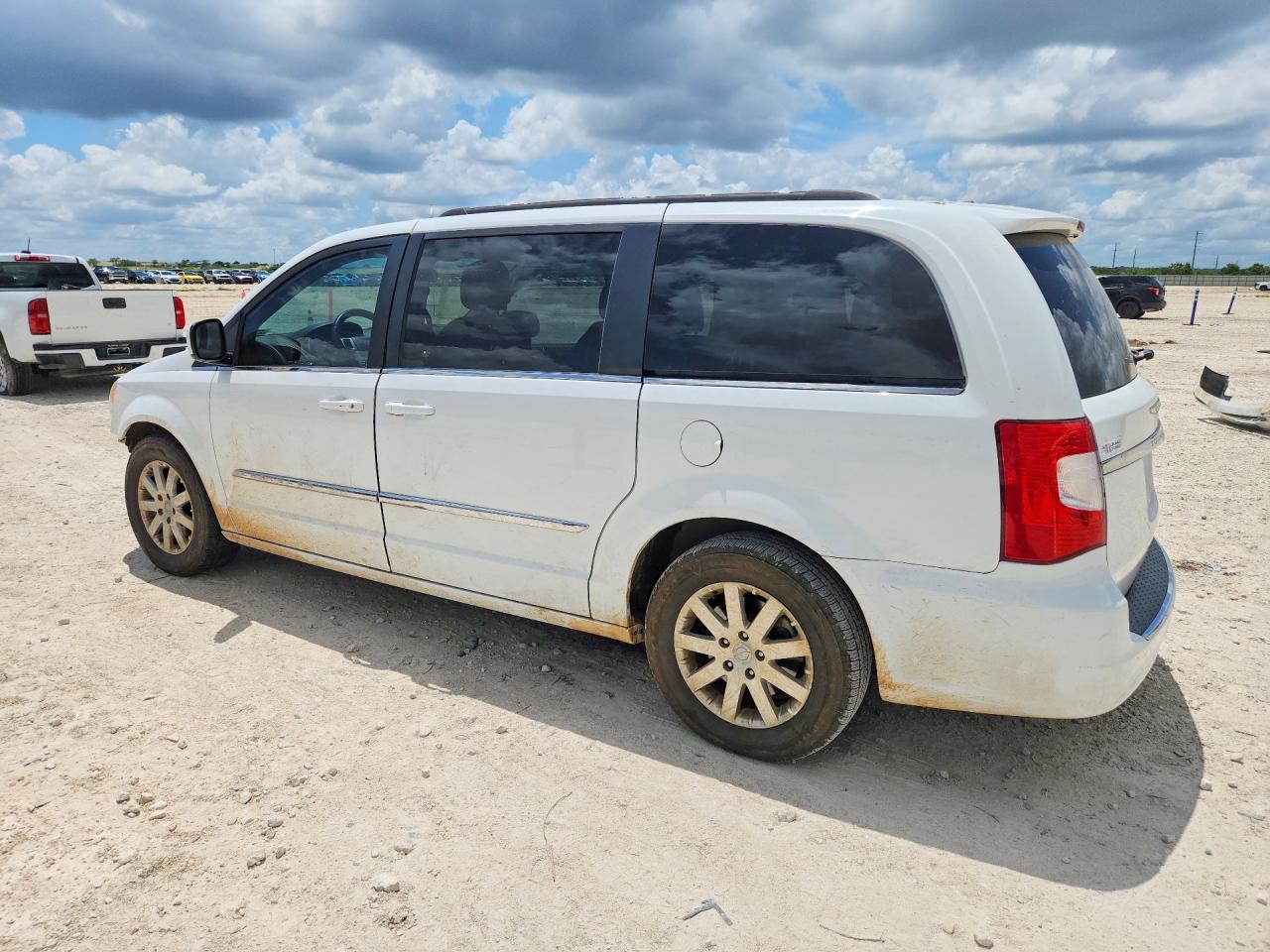 2015 Chrysler Town & Country Touring White vin: 2C4RC1BG3FR590031