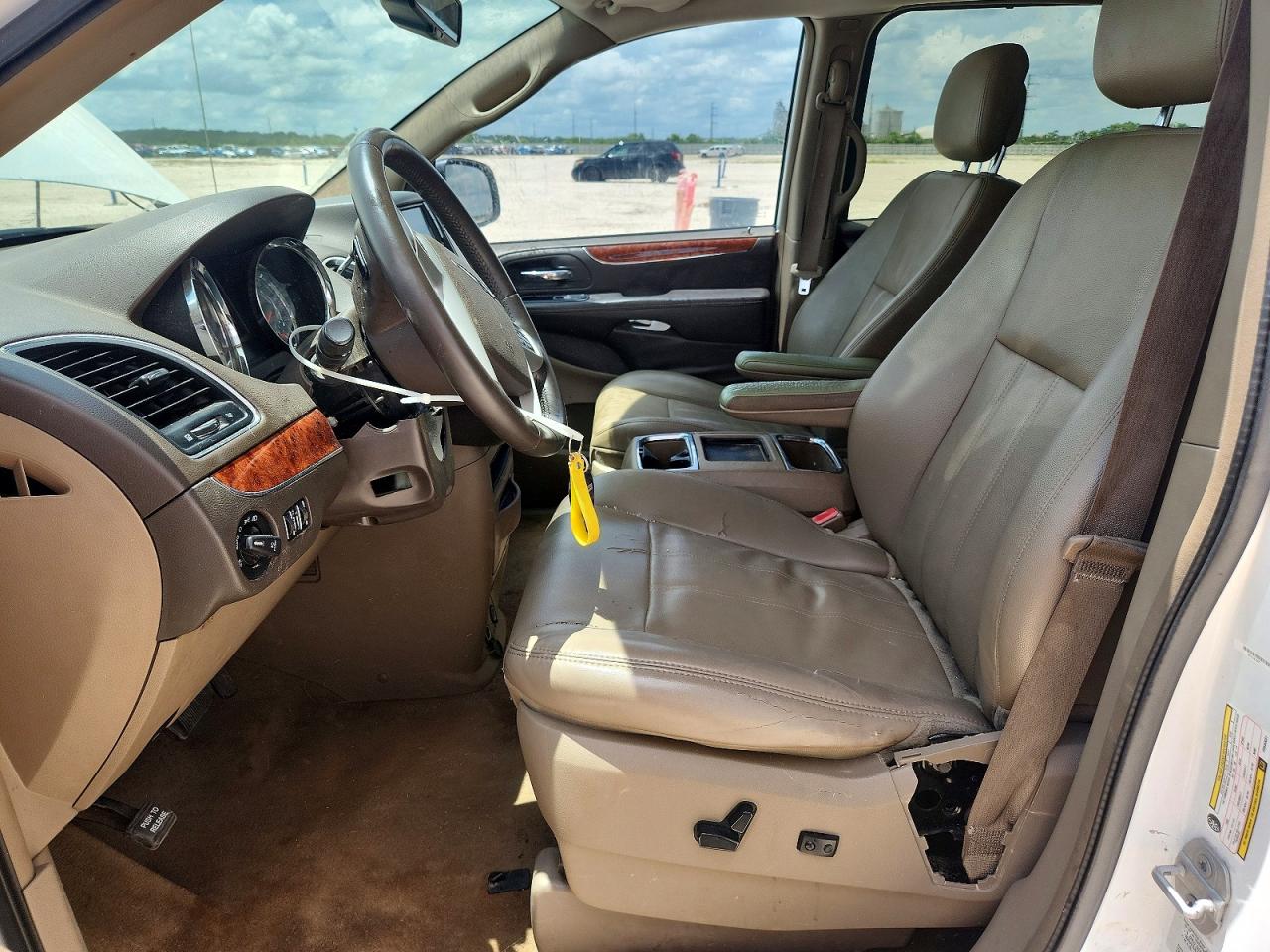 2015 Chrysler Town & Country Touring White vin: 2C4RC1BG3FR590031