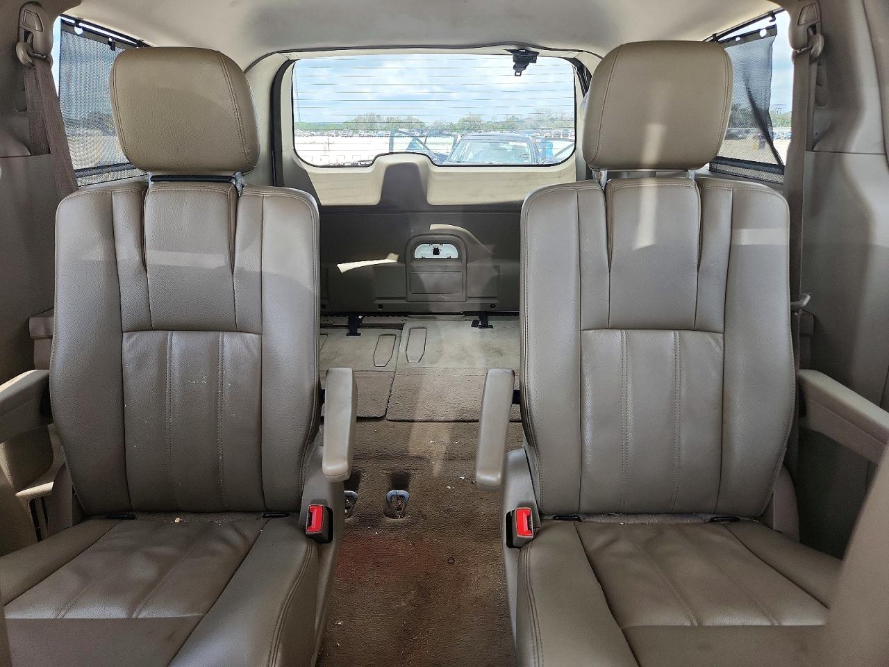 2015 Chrysler Town & Country Touring White vin: 2C4RC1BG3FR590031