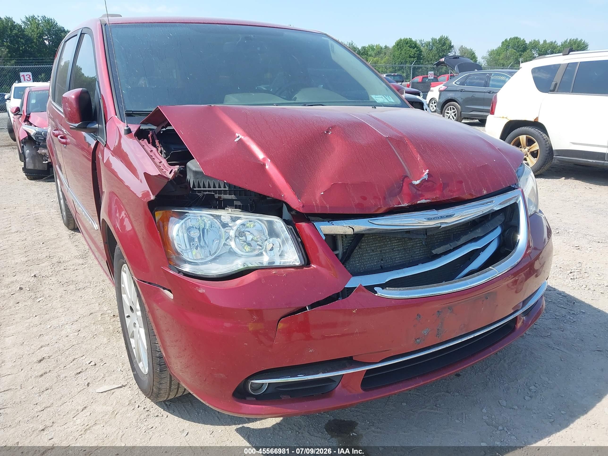 2015 Chrysler Town & Country Touring Red vin: 2C4RC1BG3FR696219