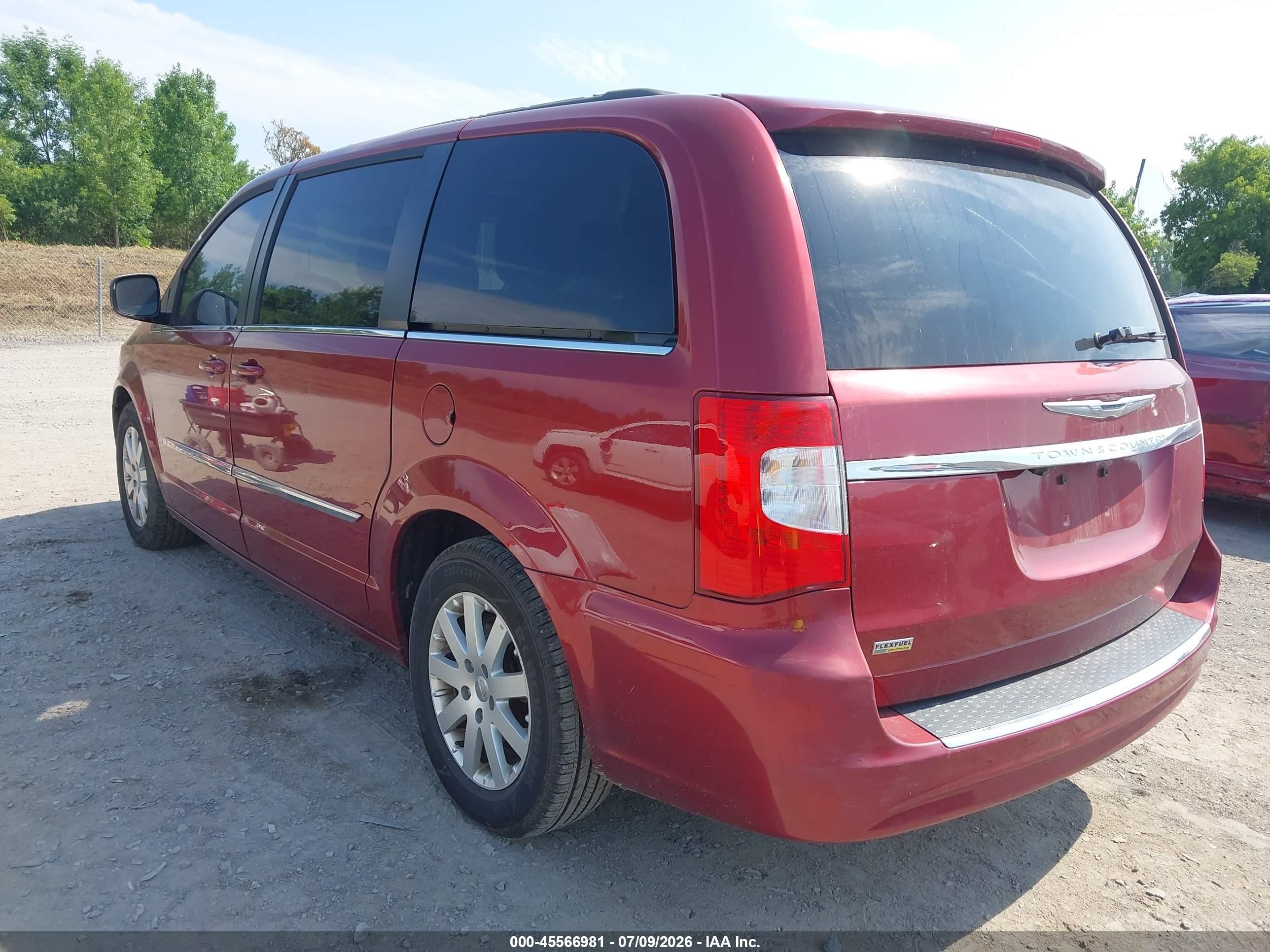 2015 Chrysler Town & Country Touring Red vin: 2C4RC1BG3FR696219
