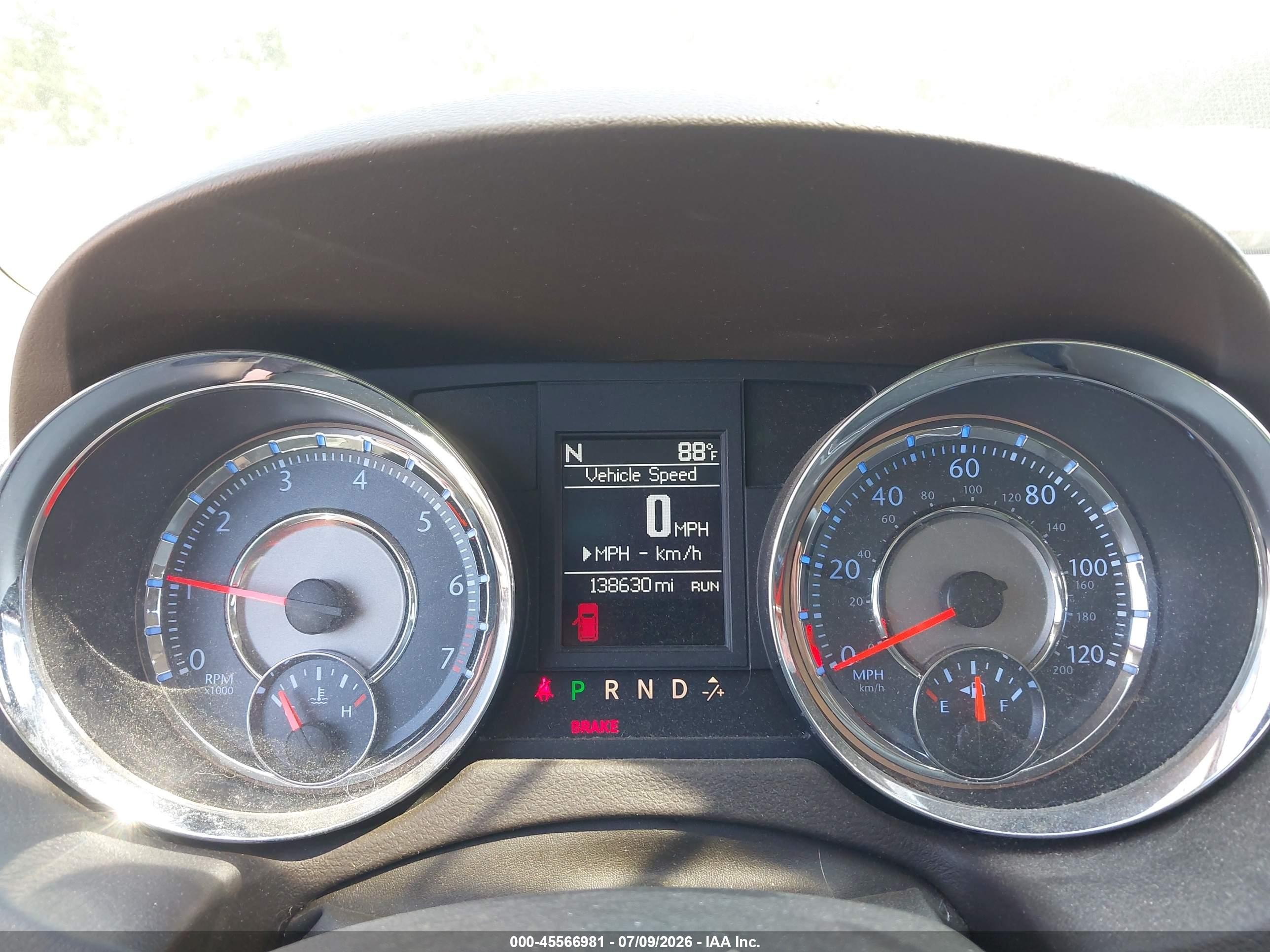 2015 Chrysler Town & Country Touring Red vin: 2C4RC1BG3FR696219