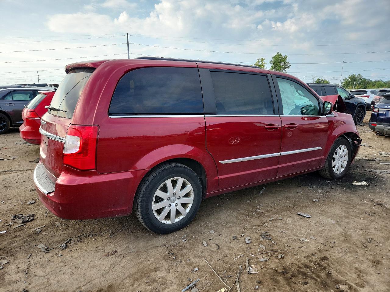 2015 Chrysler Town & Country Touring Red vin: 2C4RC1BG3FR697368