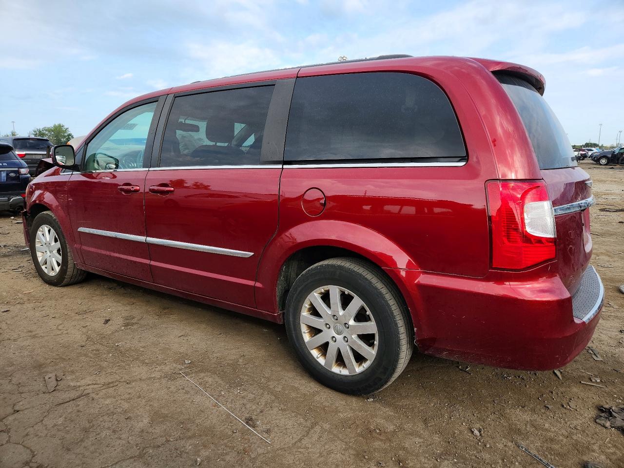 2015 Chrysler Town & Country Touring Red vin: 2C4RC1BG3FR697368