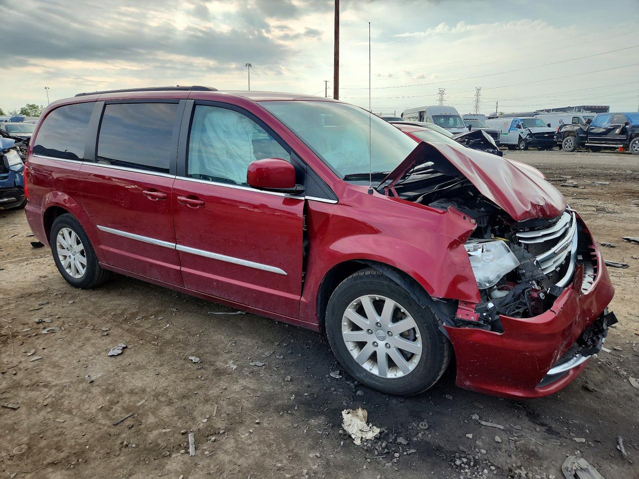 2015 Chrysler Town & Country Touring Red vin: 2C4RC1BG3FR697368