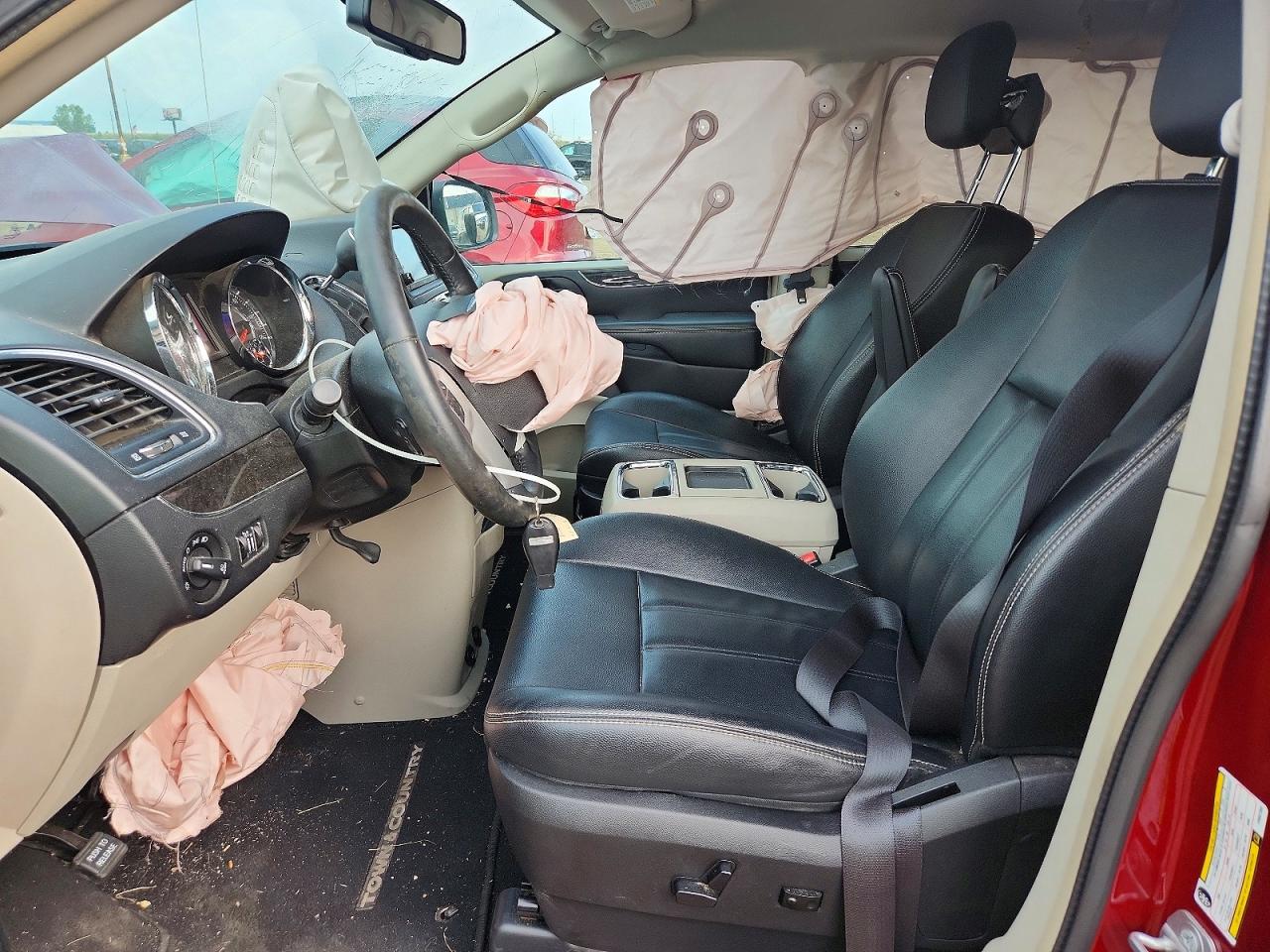 2015 Chrysler Town & Country Touring Red vin: 2C4RC1BG3FR697368
