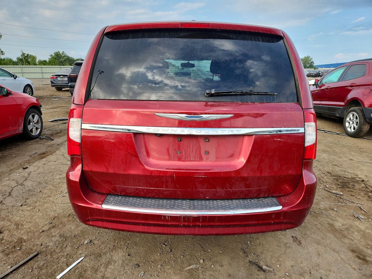 2015 Chrysler Town & Country Touring Red vin: 2C4RC1BG3FR697368