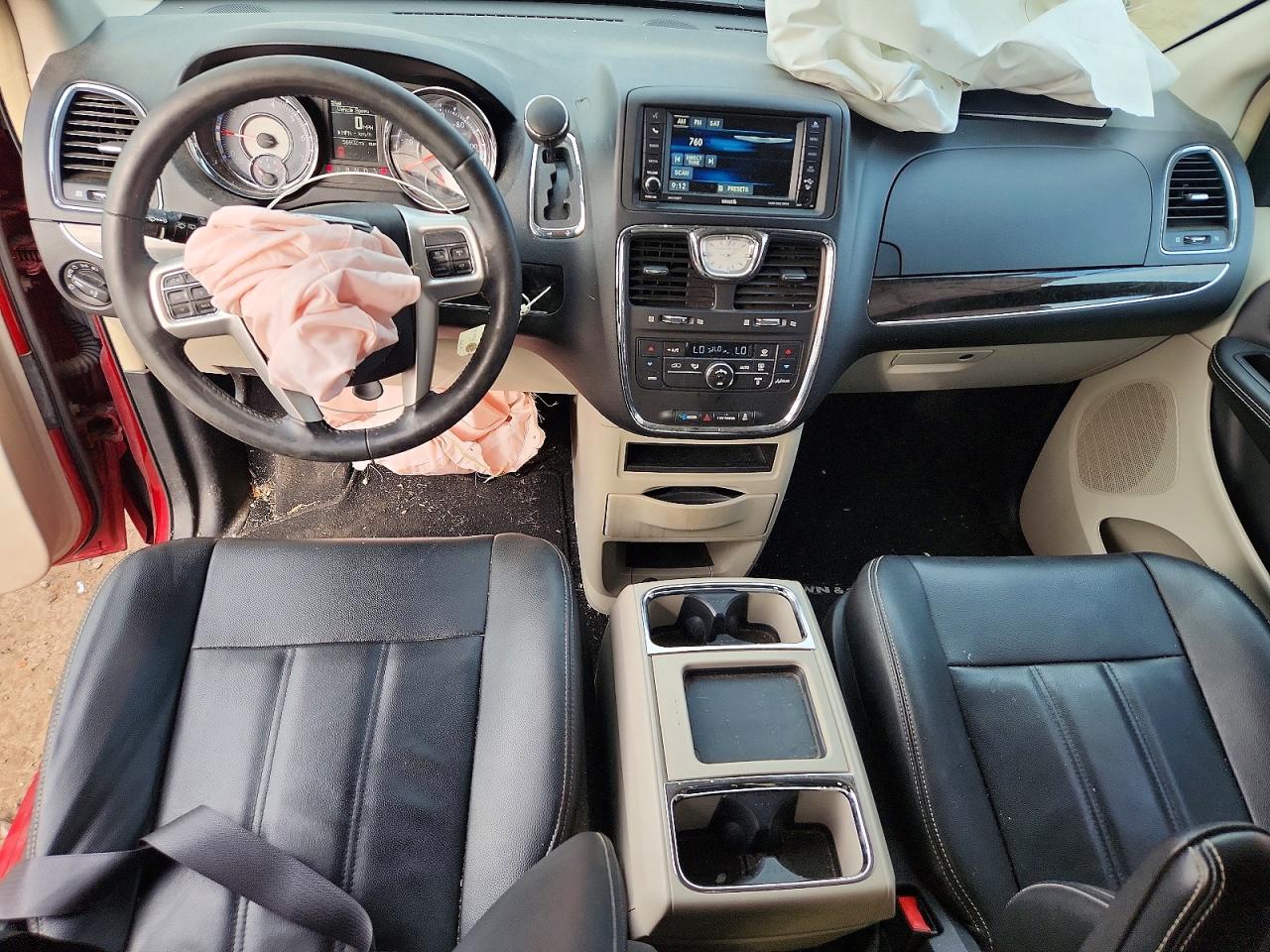 2015 Chrysler Town & Country Touring Red vin: 2C4RC1BG3FR697368