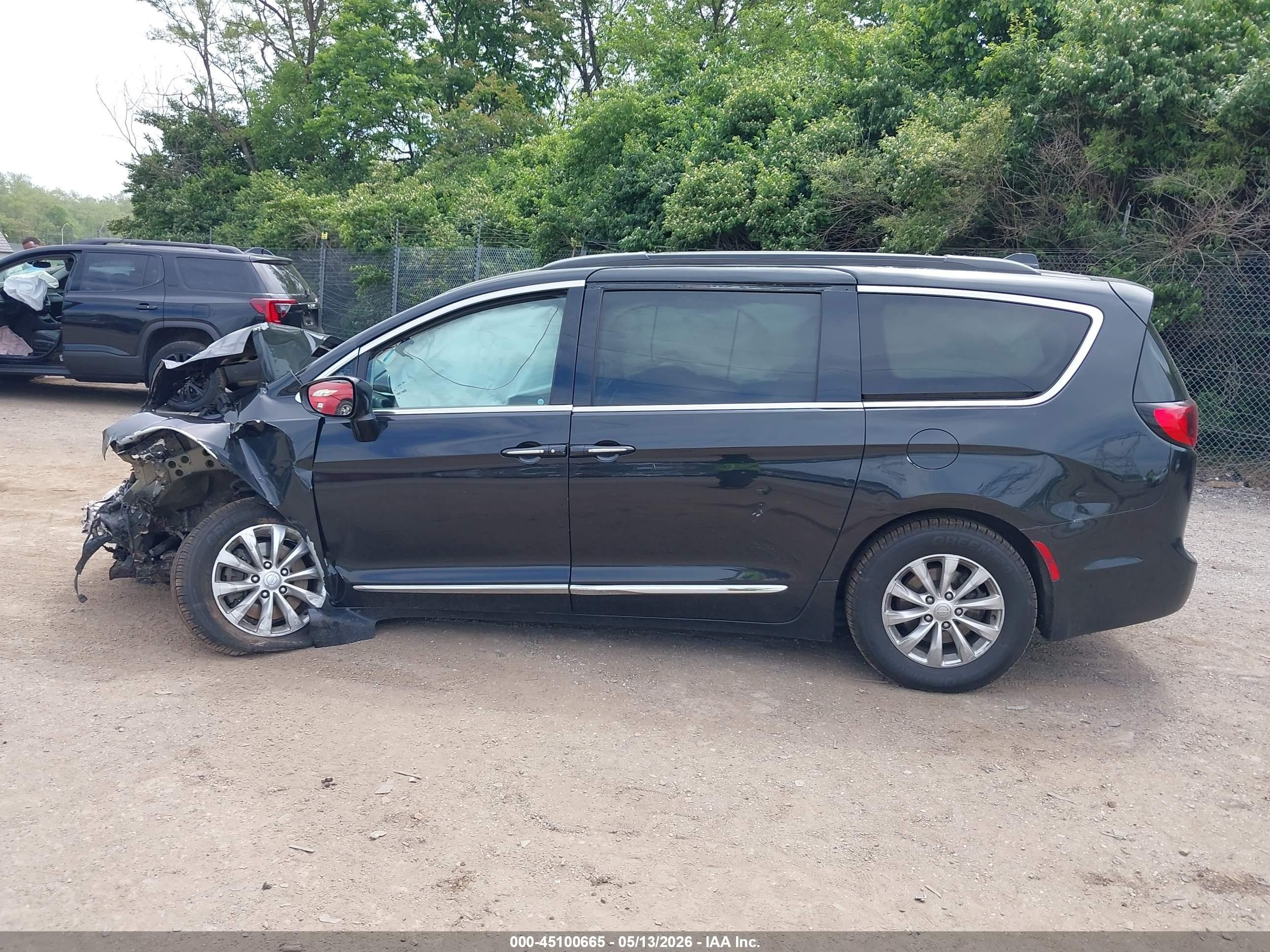 2017 Chrysler Pacifica Touring-l Black vin: 2C4RC1BG3HR515588