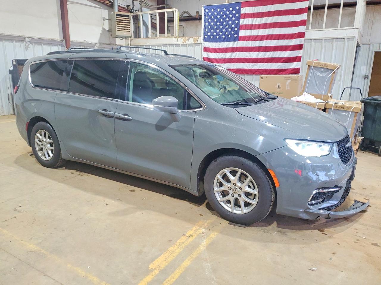 2022 Chrysler Pacifica Touring L Gray vin: 2C4RC1BG3NR125747