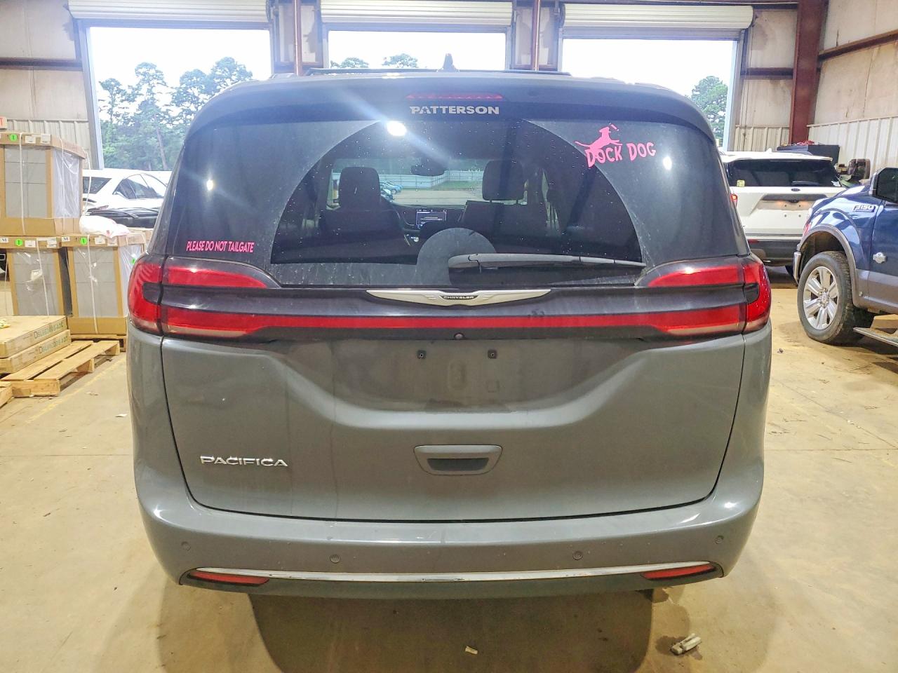 2022 Chrysler Pacifica Touring L Gray vin: 2C4RC1BG3NR125747