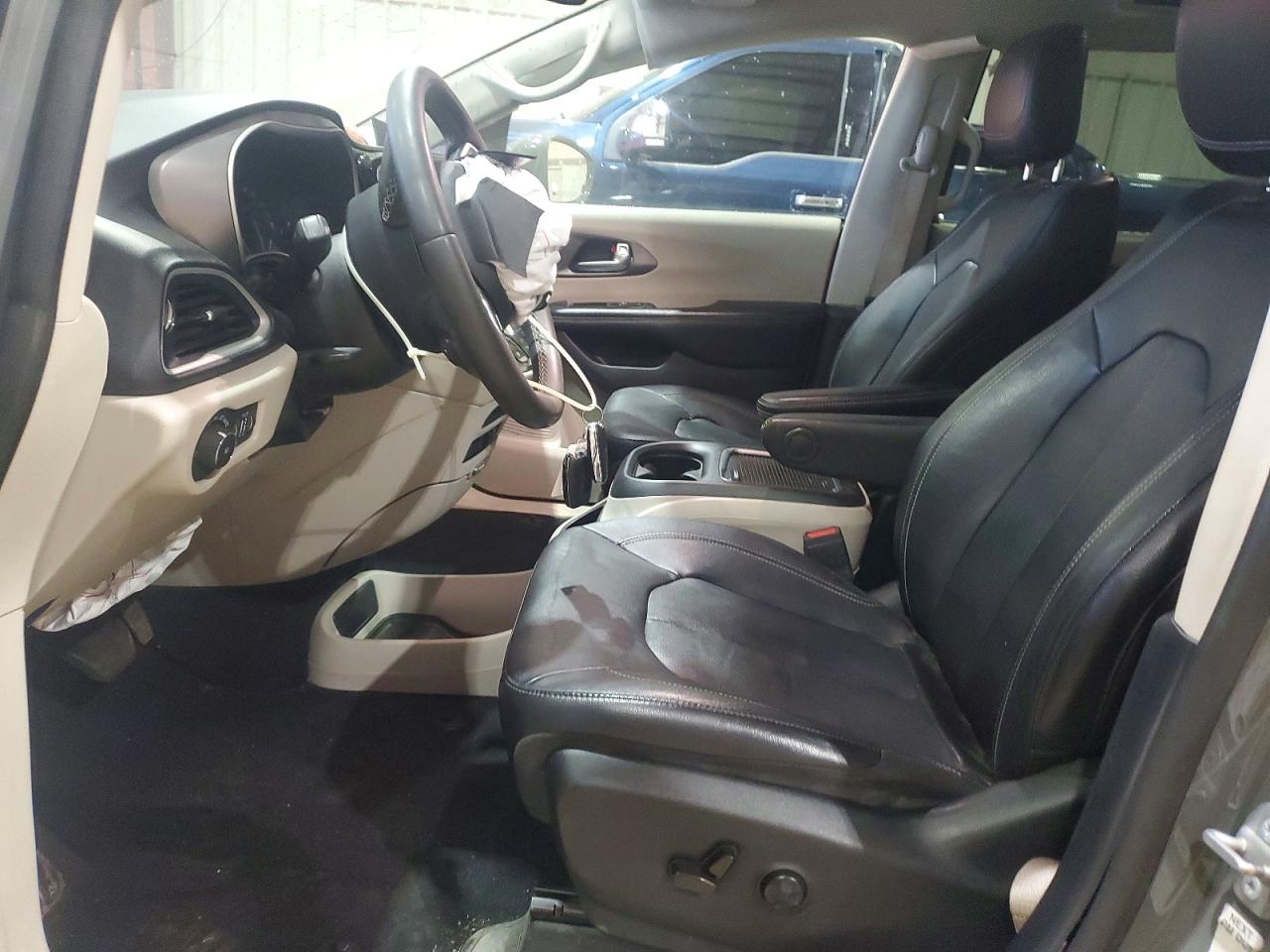 2022 Chrysler Pacifica Touring L Gray vin: 2C4RC1BG3NR125747
