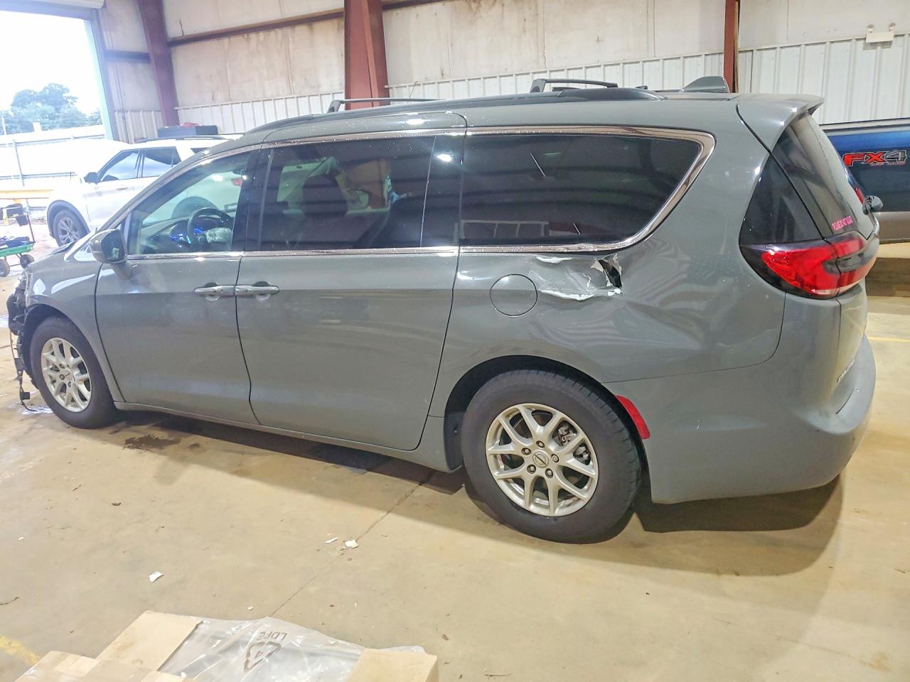 2022 Chrysler Pacifica Touring L Gray vin: 2C4RC1BG3NR125747