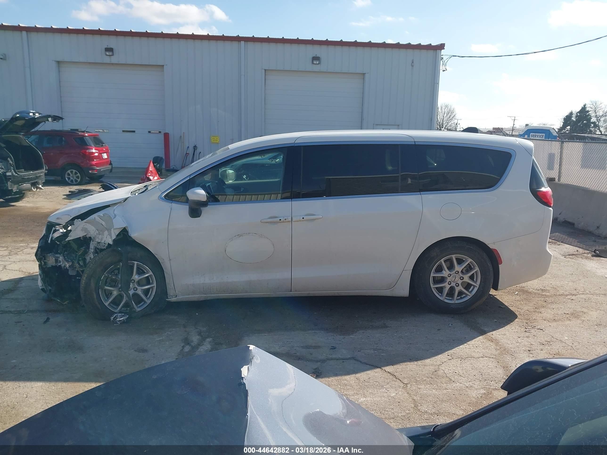 2023 Chrysler Pacifica Touring L White vin: 2C4RC1BG3PR521373