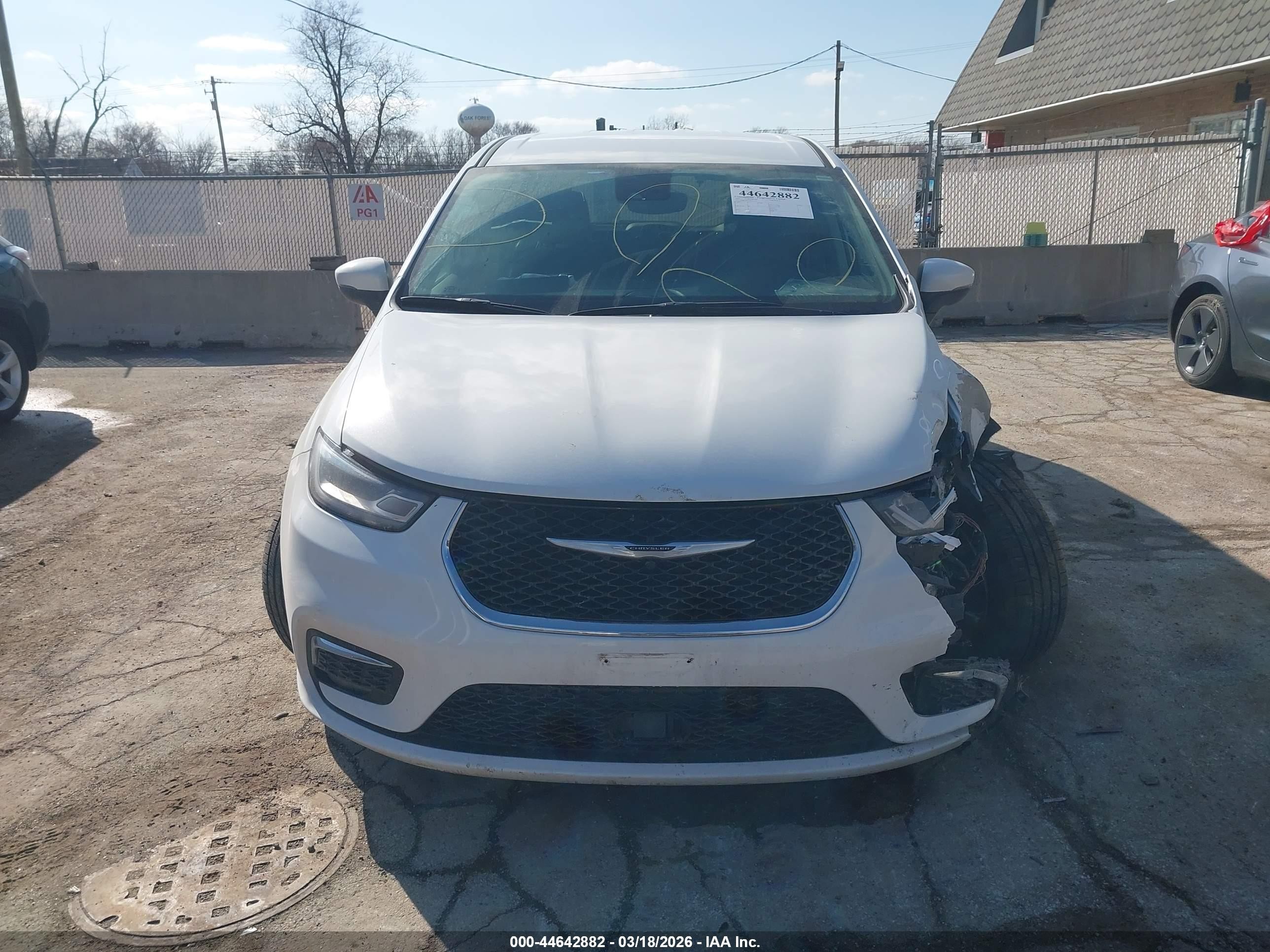 2023 Chrysler Pacifica Touring L White vin: 2C4RC1BG3PR521373