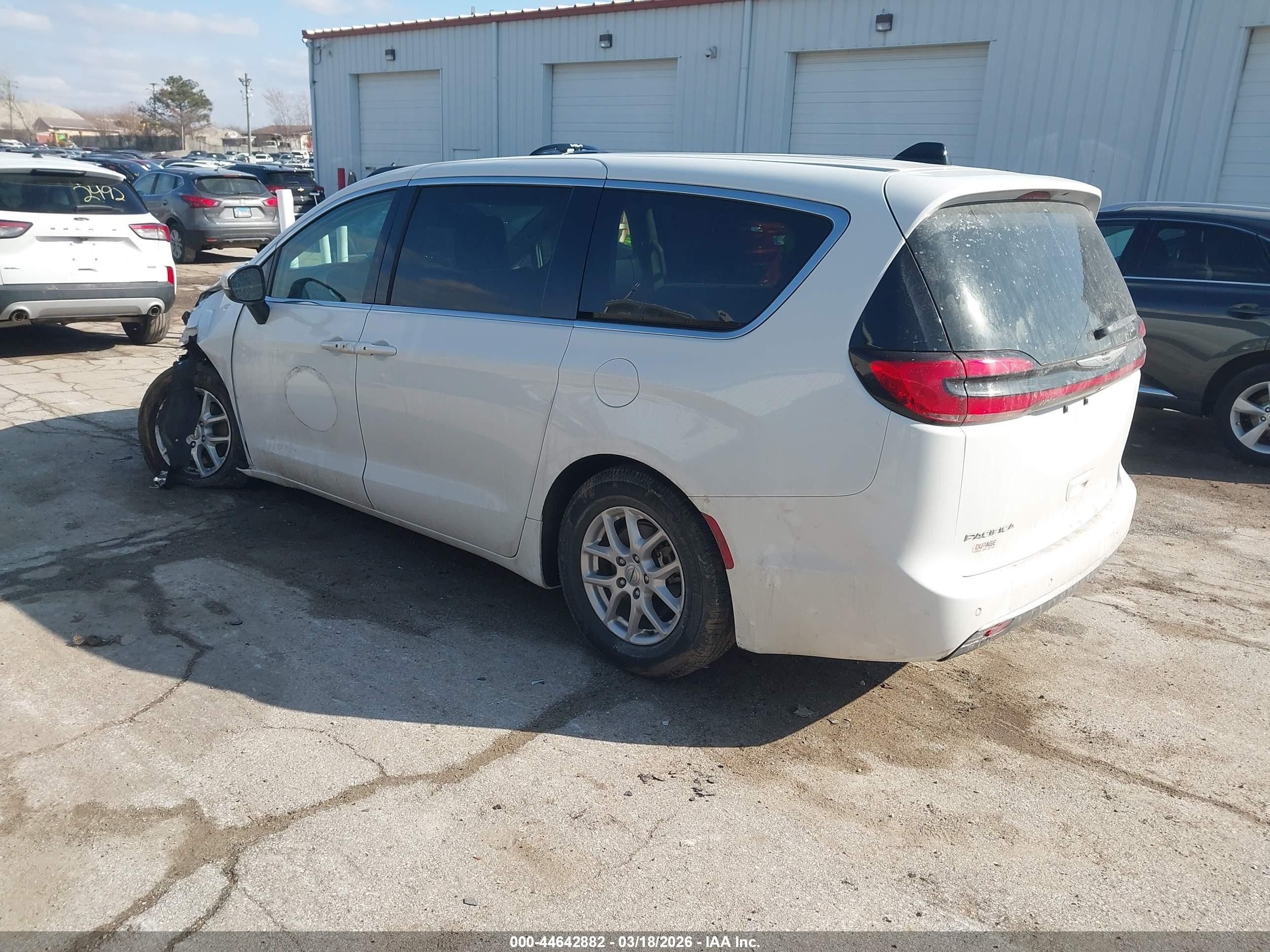 2023 Chrysler Pacifica Touring L White vin: 2C4RC1BG3PR521373