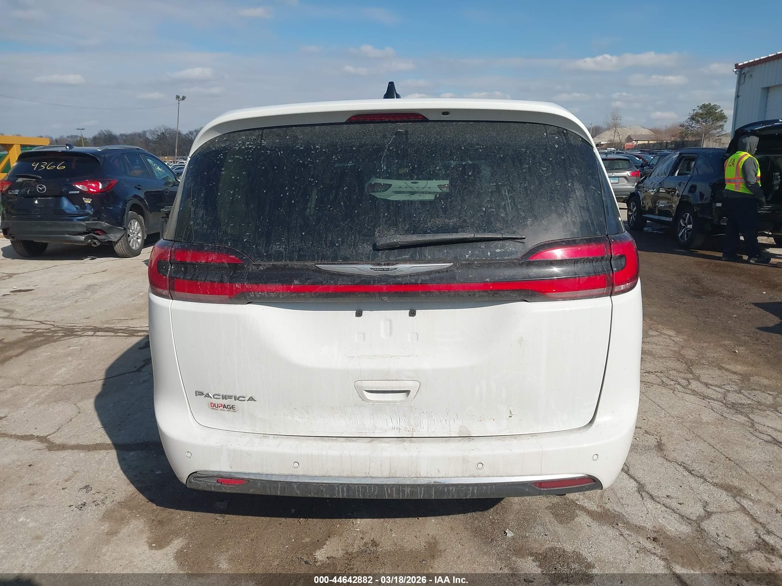 2023 Chrysler Pacifica Touring L White vin: 2C4RC1BG3PR521373