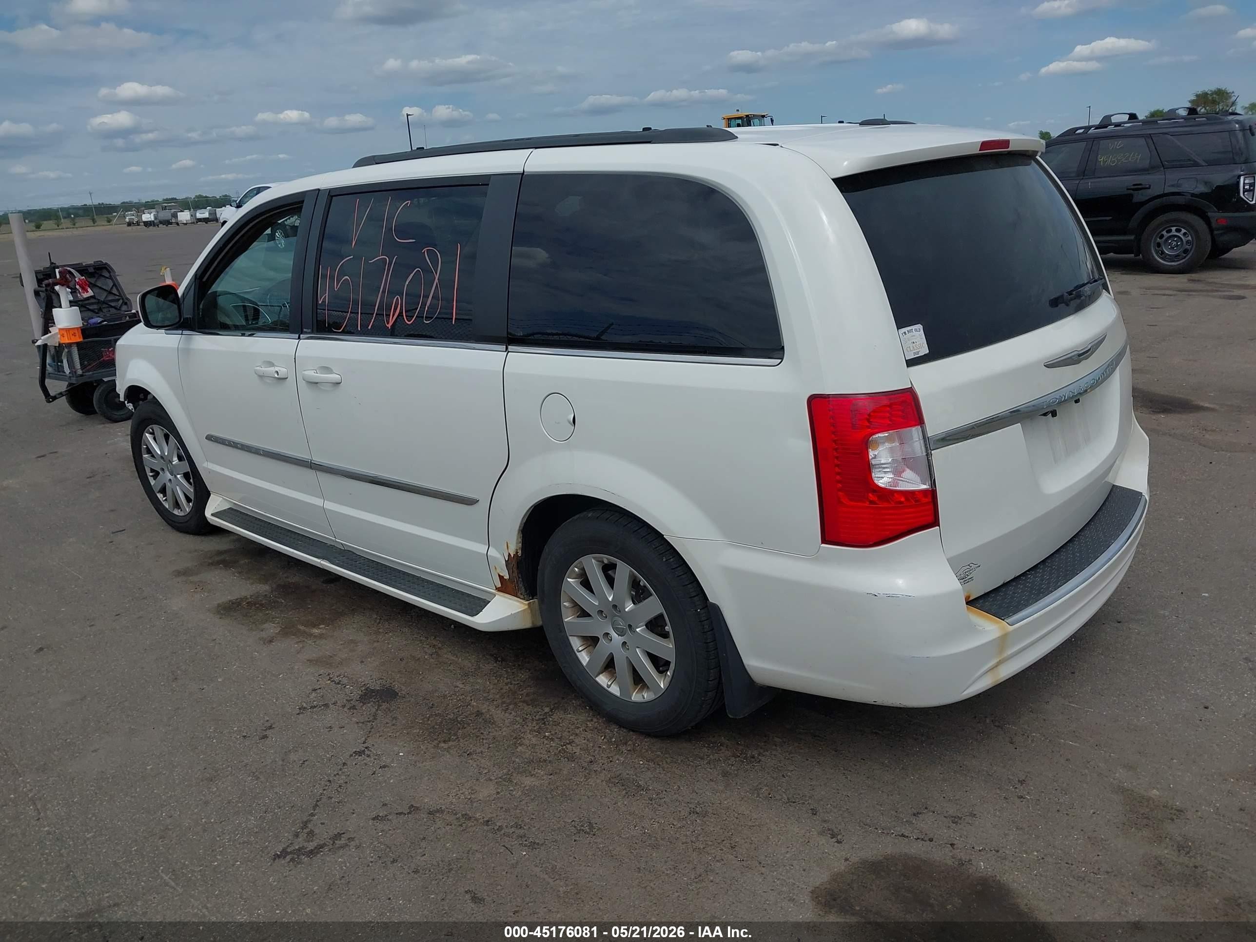 2012 Chrysler Town & Country Touring White vin: 2C4RC1BG4CR415766