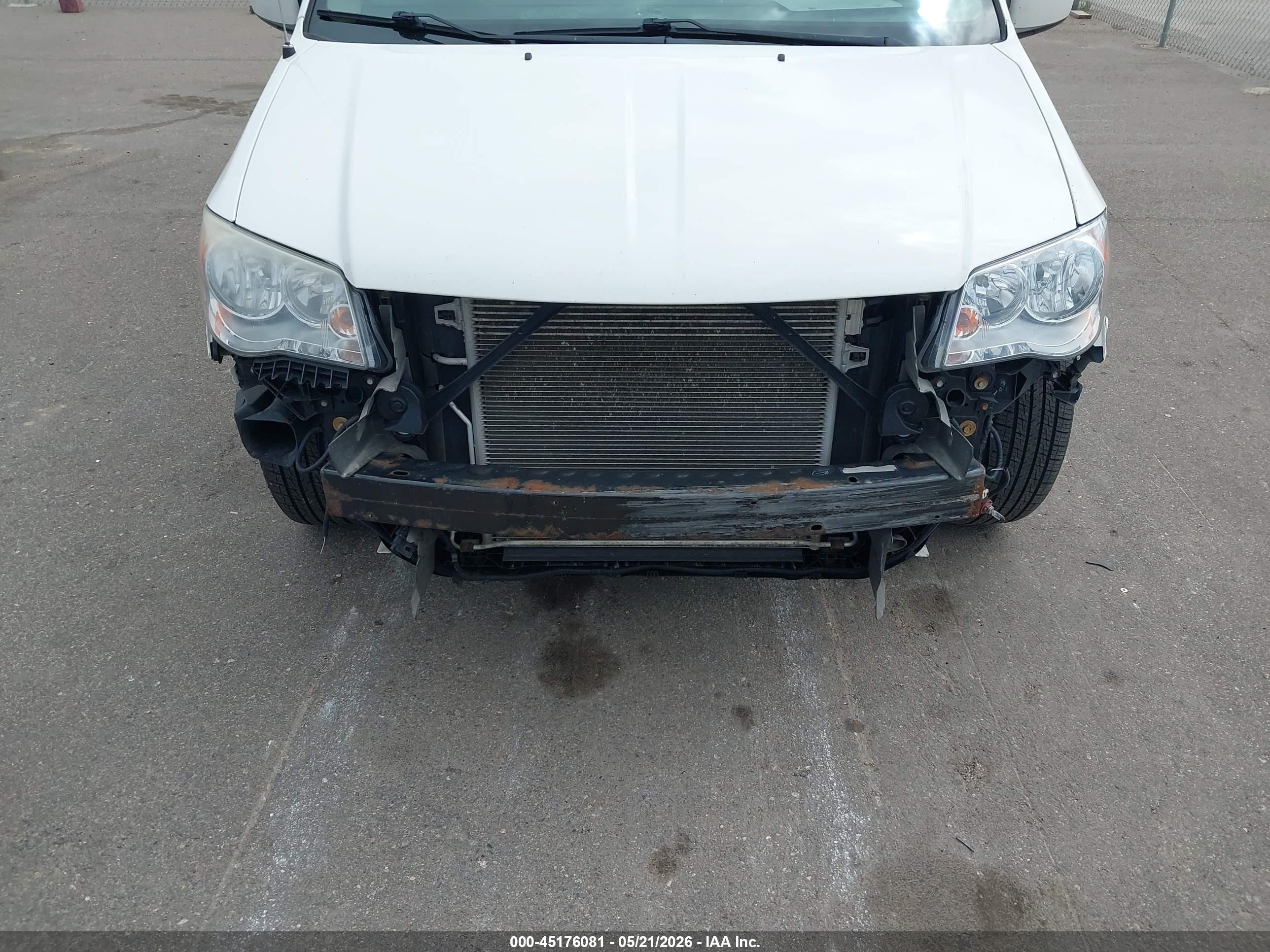 2012 Chrysler Town & Country Touring White vin: 2C4RC1BG4CR415766