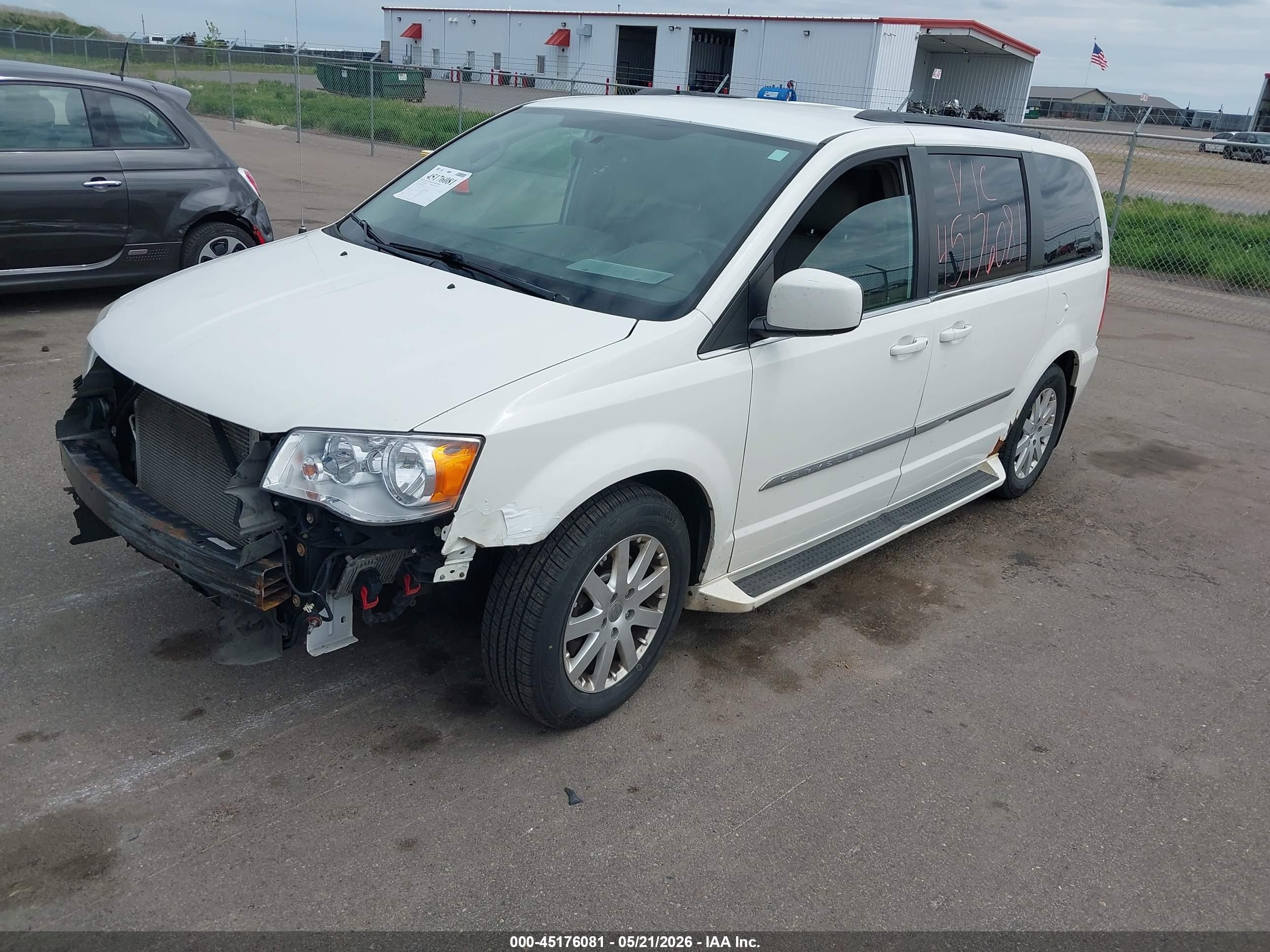 2012 Chrysler Town & Country Touring White vin: 2C4RC1BG4CR415766