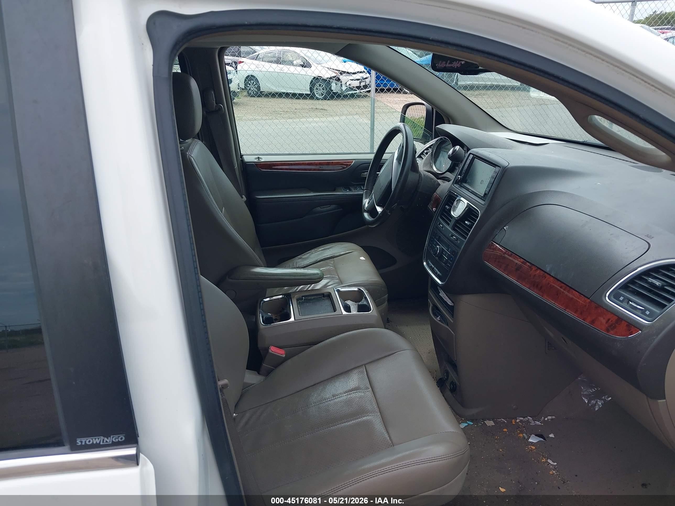2012 Chrysler Town & Country Touring White vin: 2C4RC1BG4CR415766