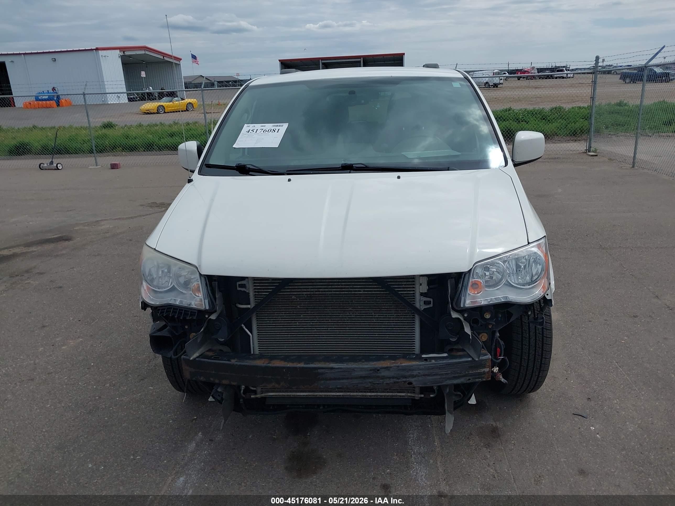2012 Chrysler Town & Country Touring White vin: 2C4RC1BG4CR415766
