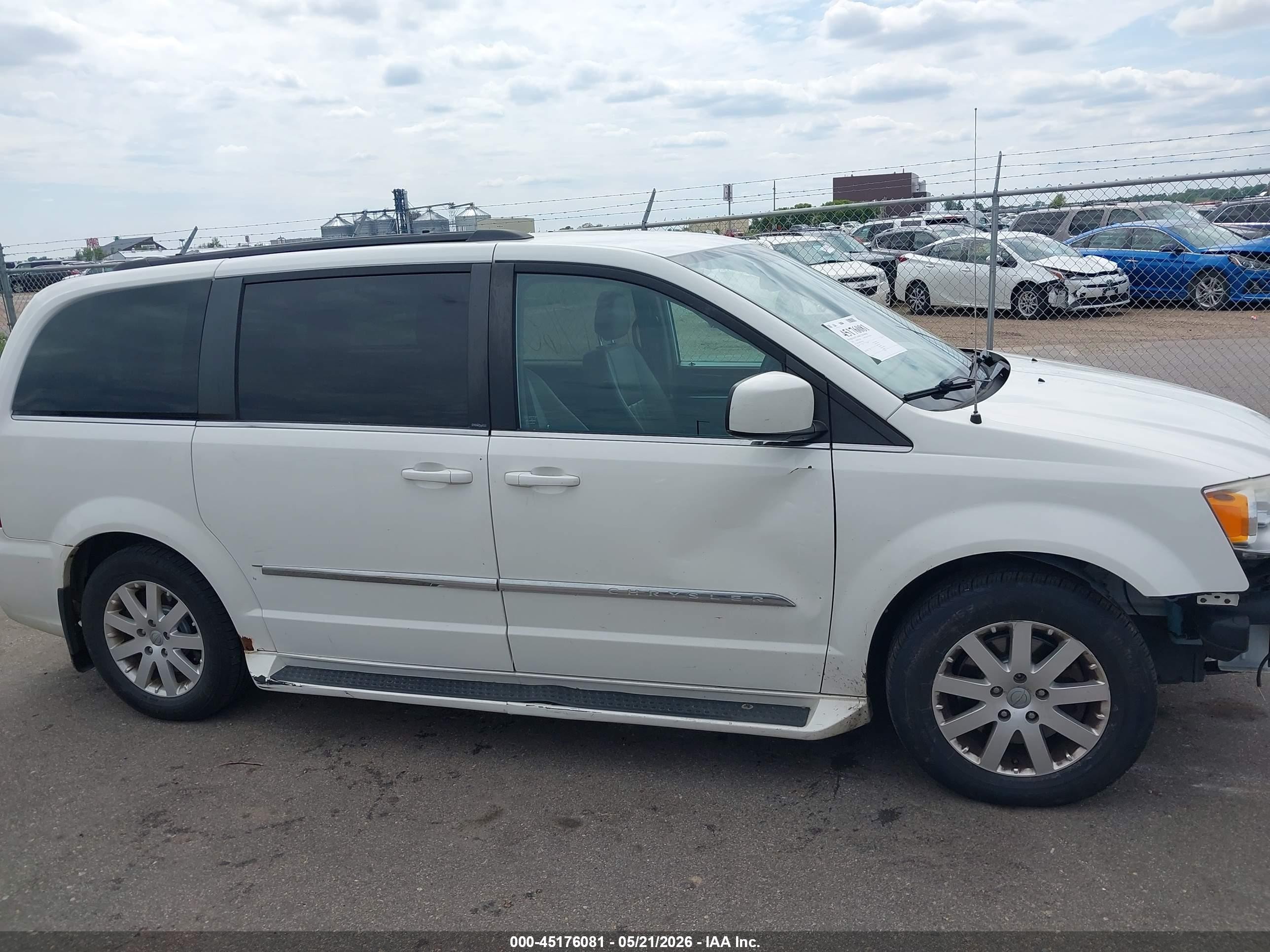 2012 Chrysler Town & Country Touring White vin: 2C4RC1BG4CR415766