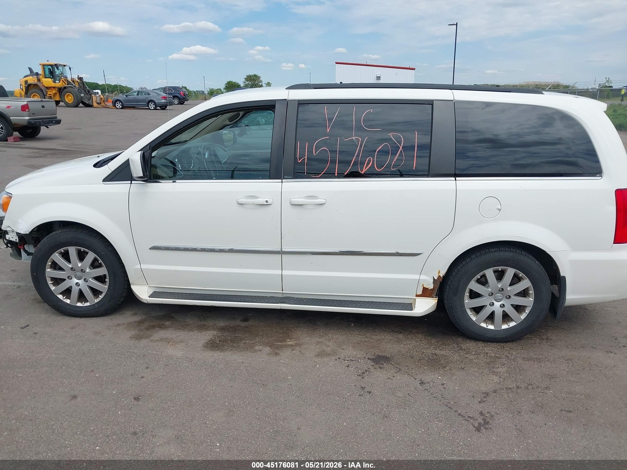 2012 Chrysler Town & Country Touring White vin: 2C4RC1BG4CR415766
