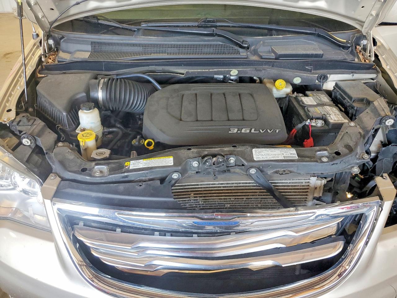 2013 Chrysler Town & Country Touring Beige vin: 2C4RC1BG4DR510183